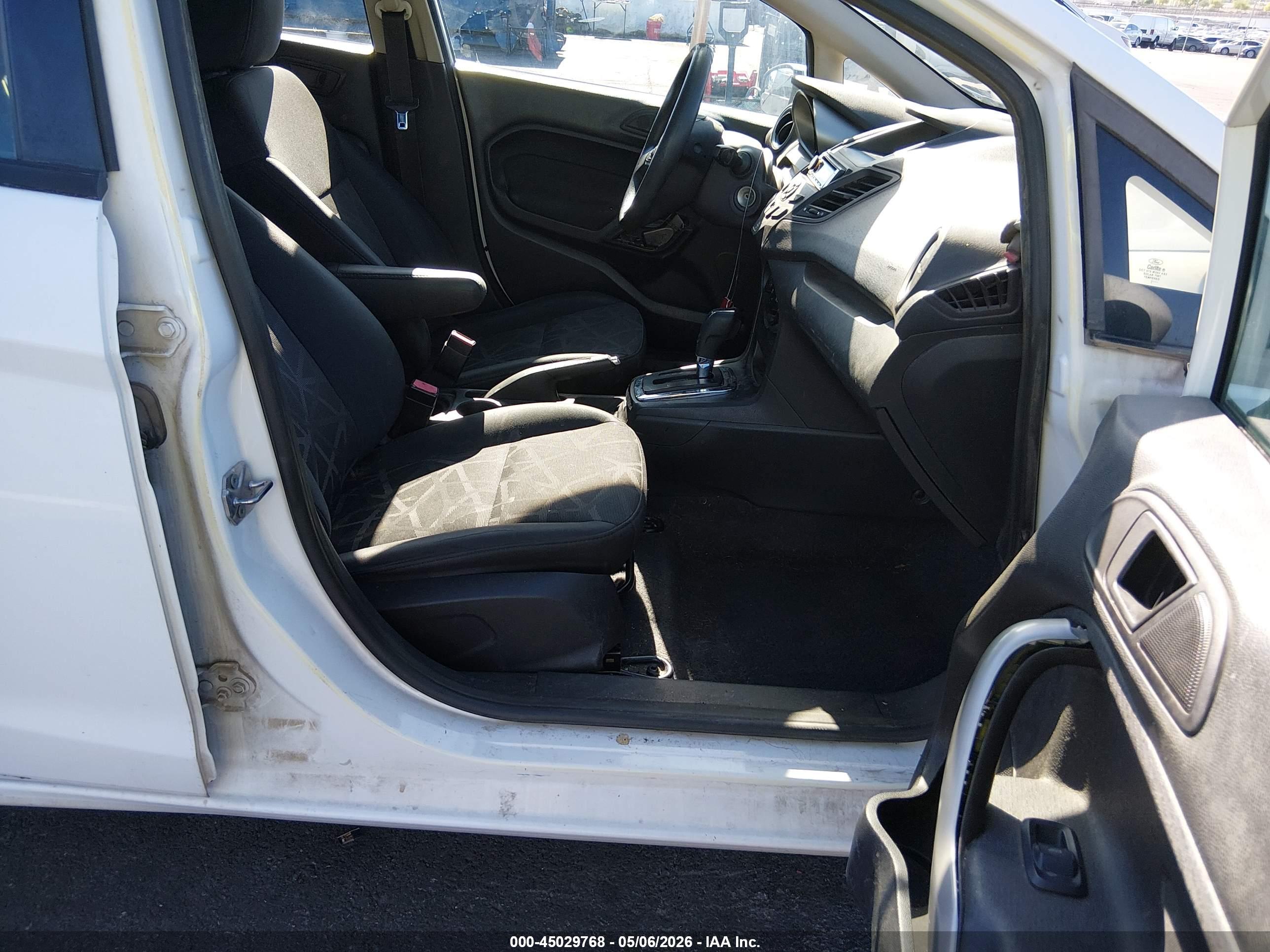 FORD FIESTA image 5