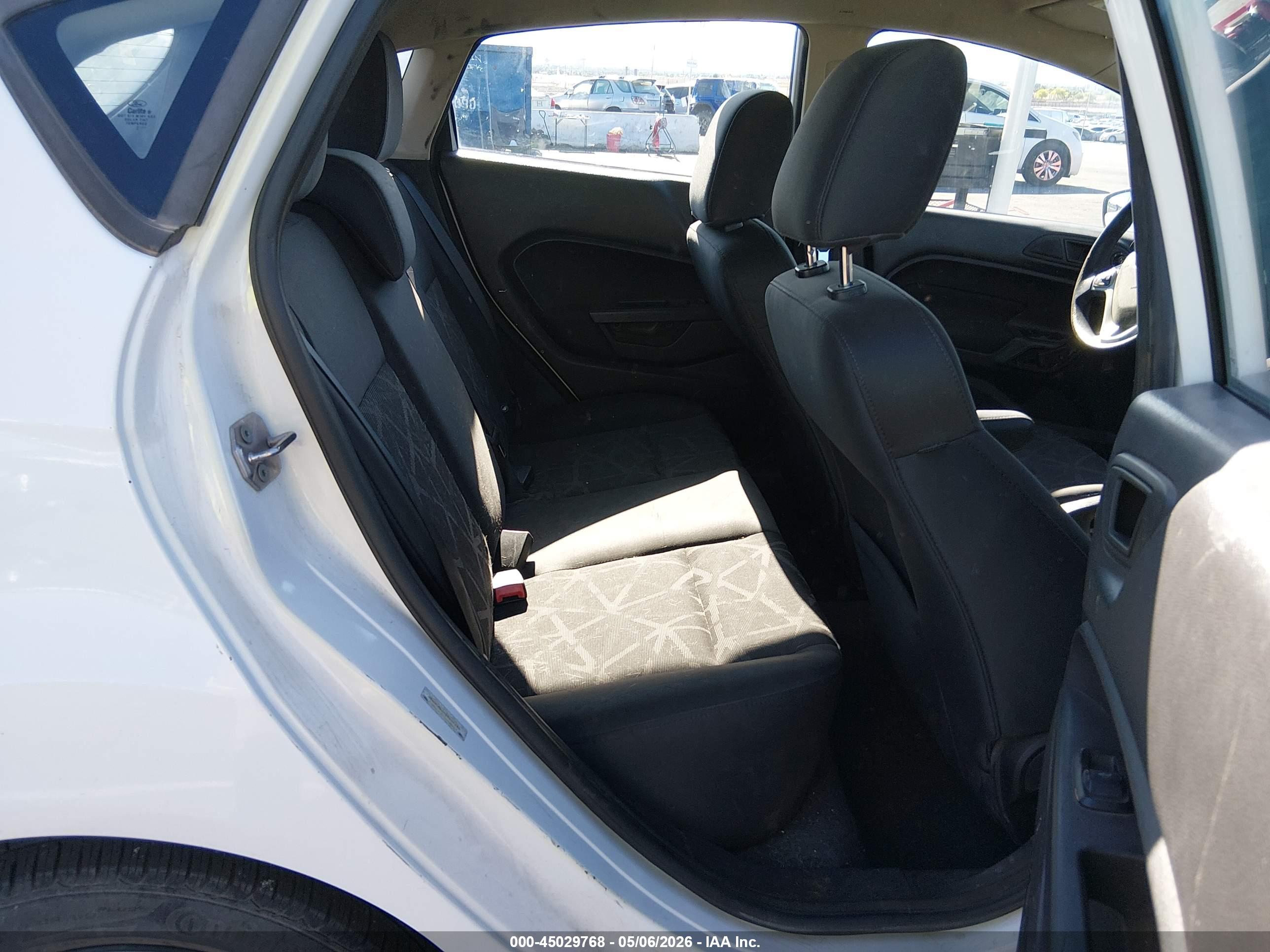 FORD FIESTA image 8