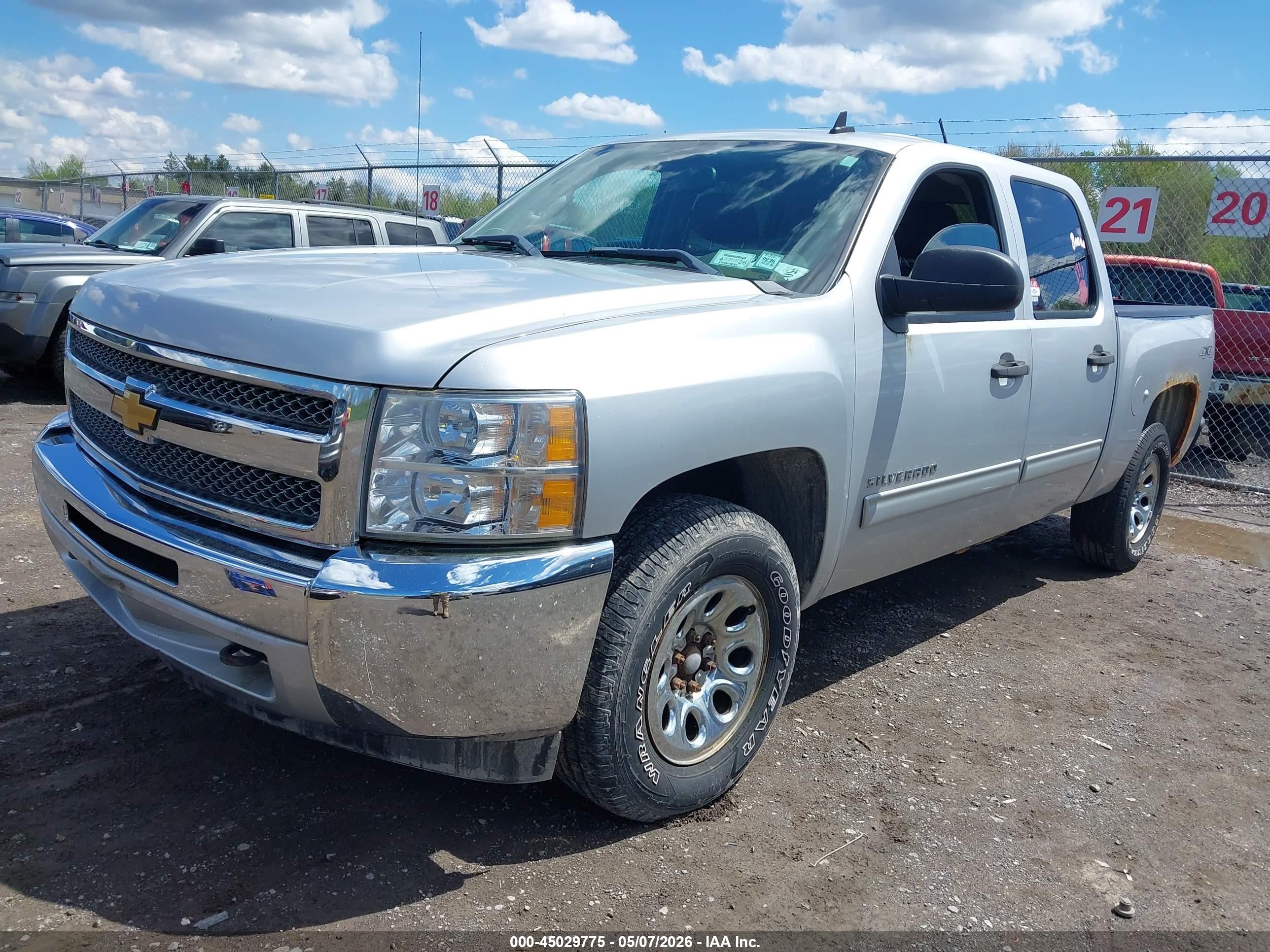 CHEVROLET SILVERADO image 2