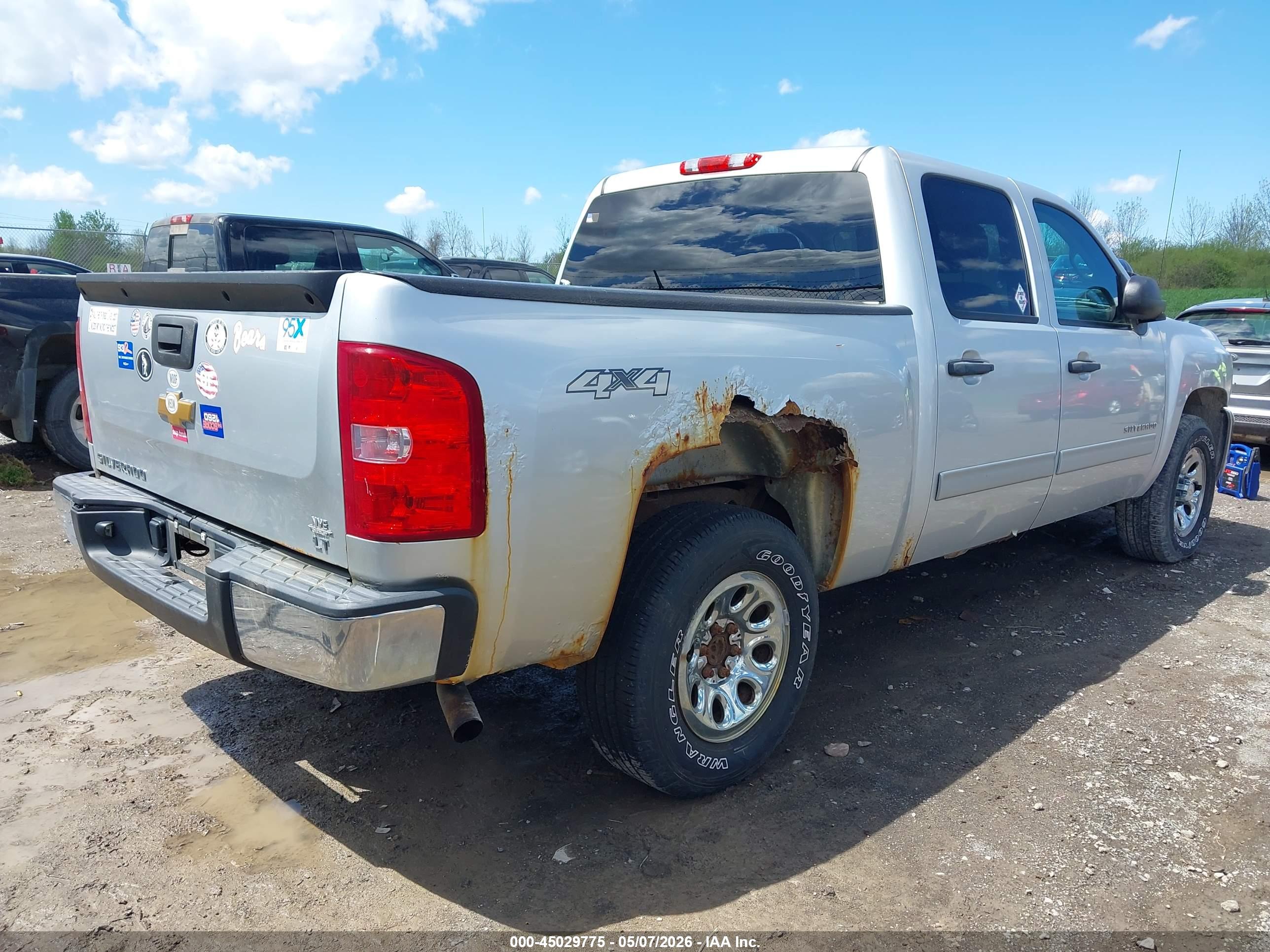 CHEVROLET SILVERADO image 4