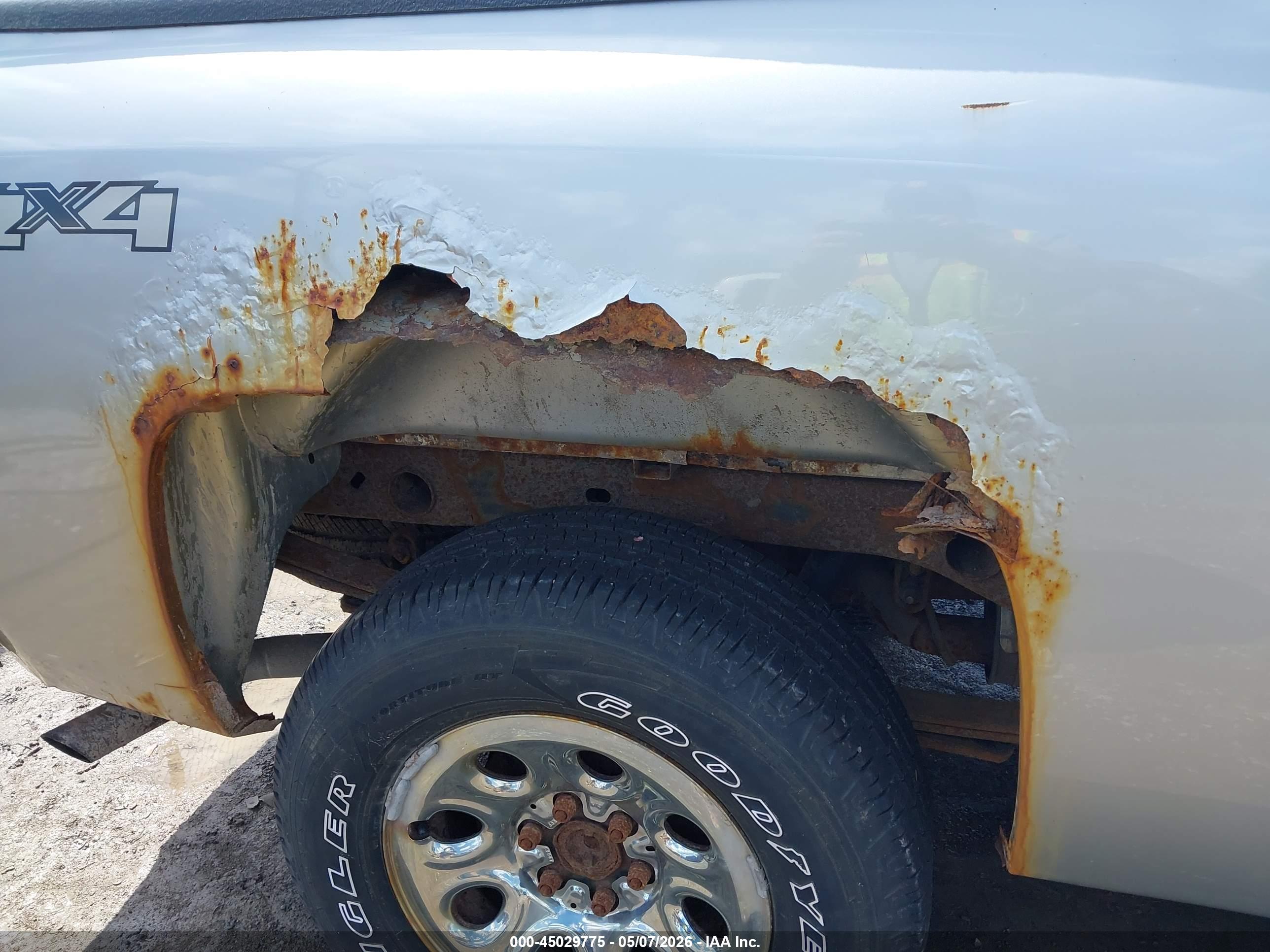 CHEVROLET SILVERADO image 6