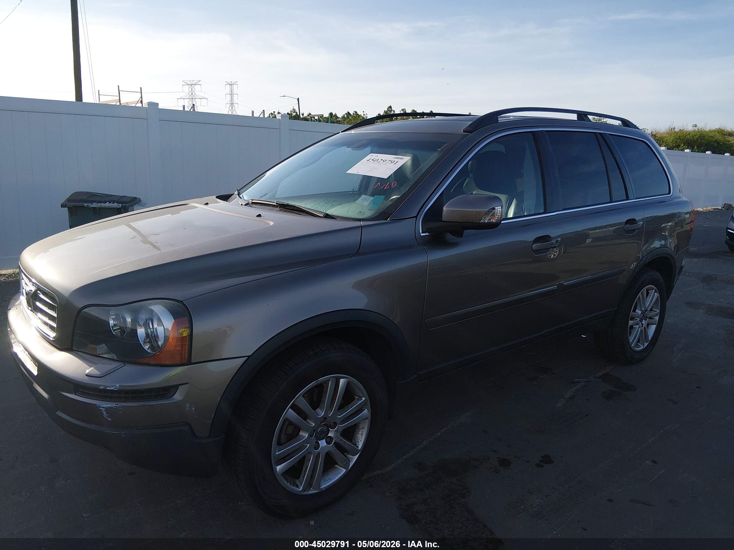 VOLVO XC90 image 2