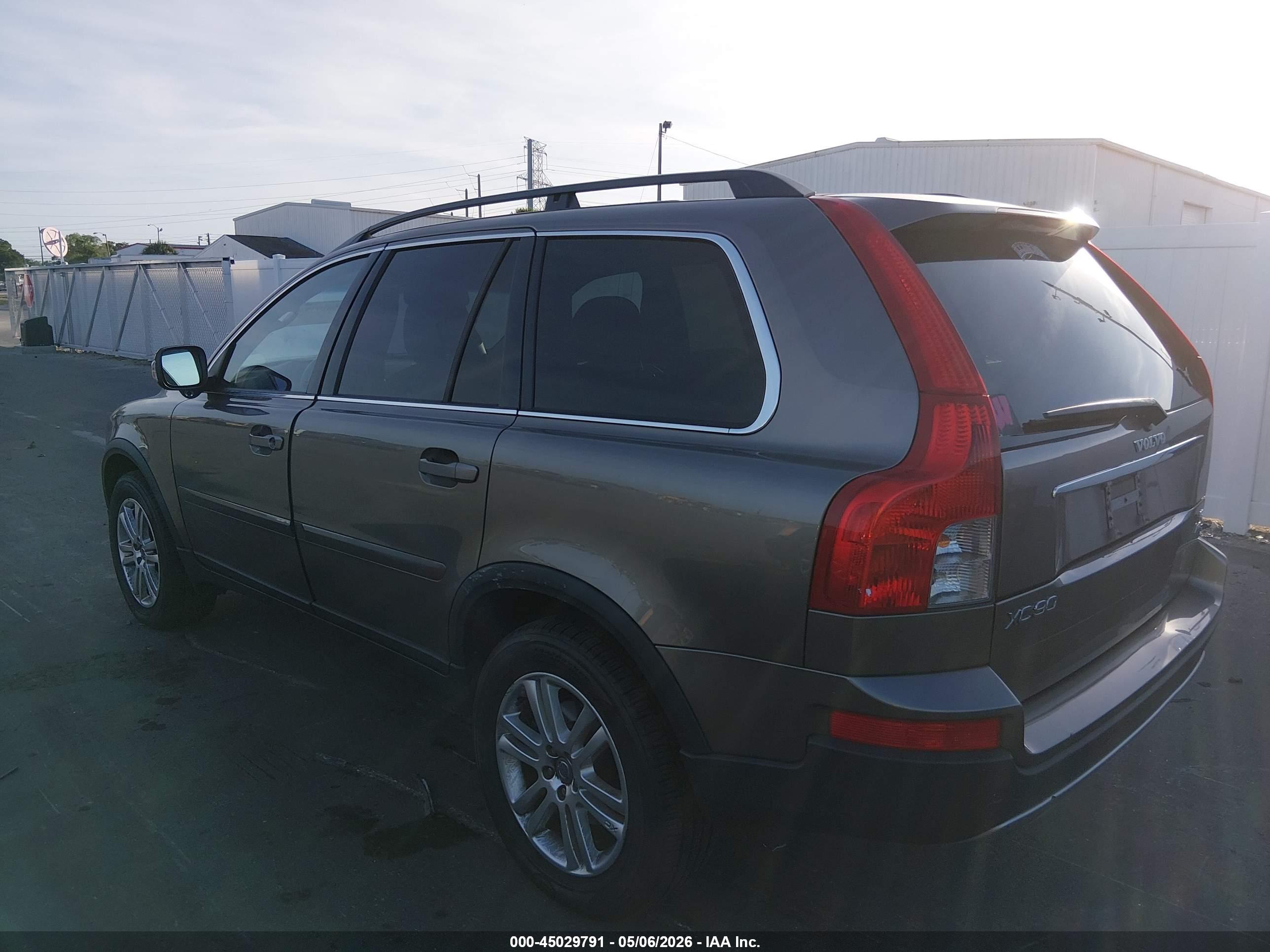 VOLVO XC90 image 3