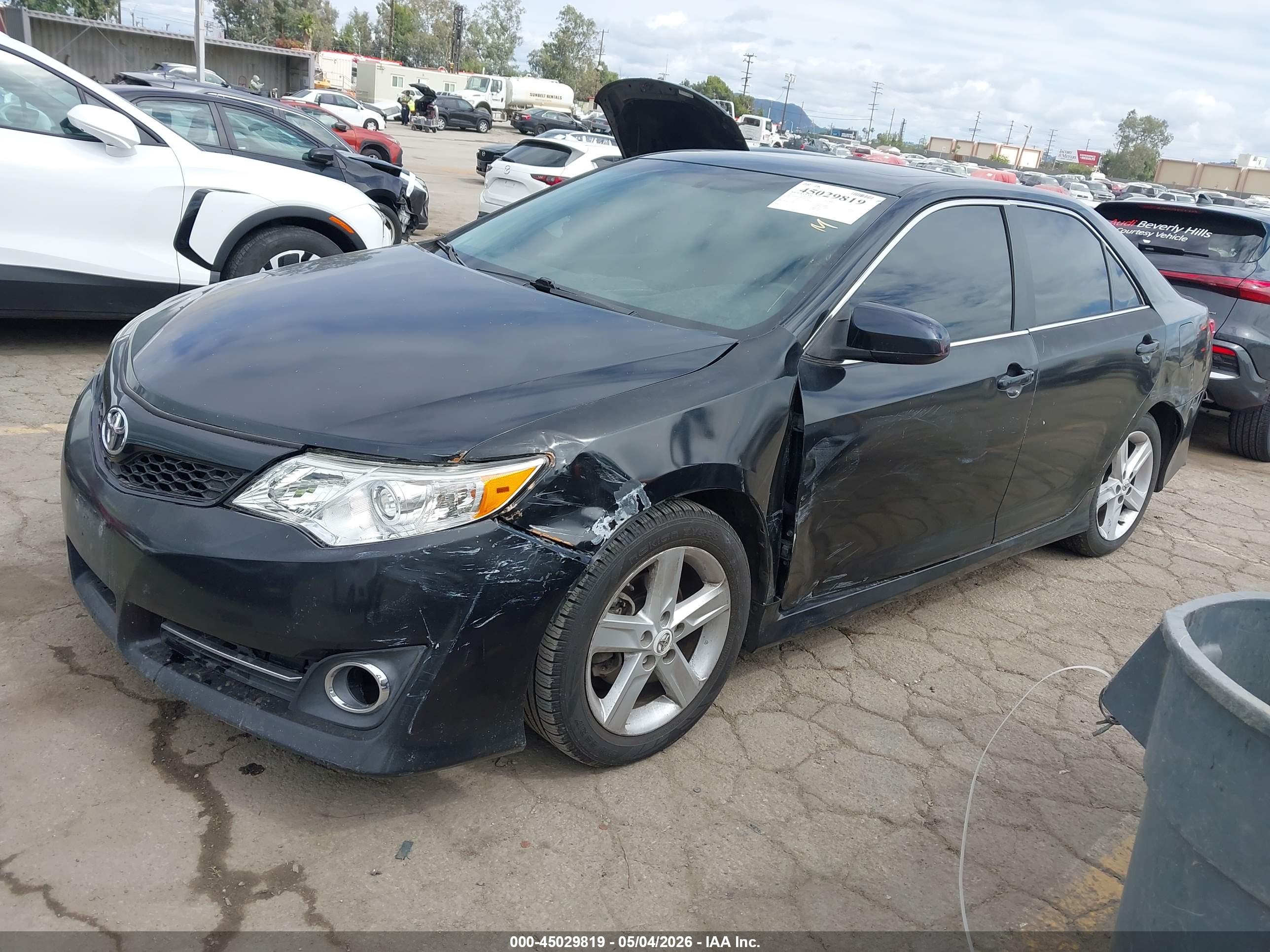 TOYOTA CAMRY image 2