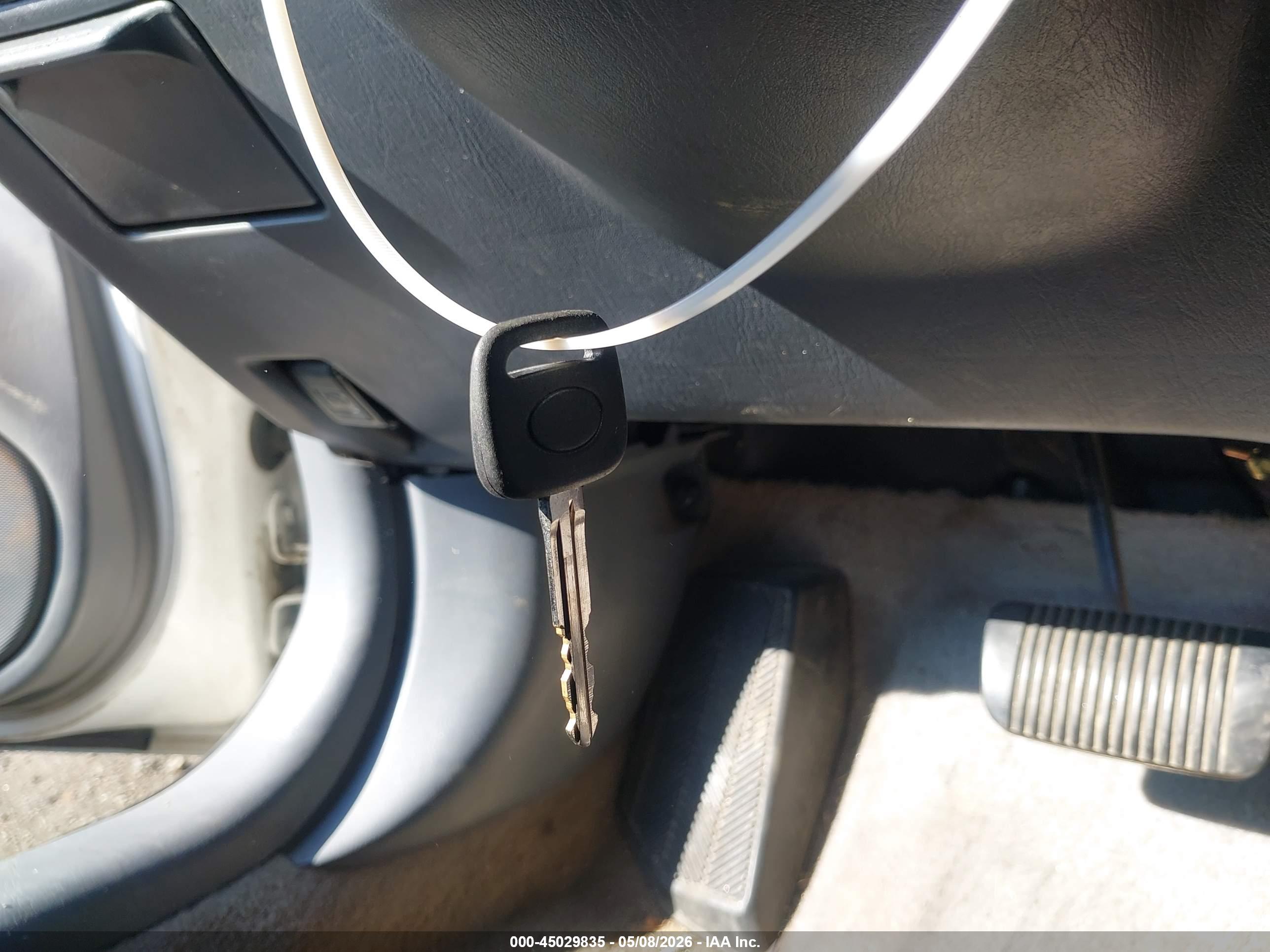 TOYOTA CAMRY image 11