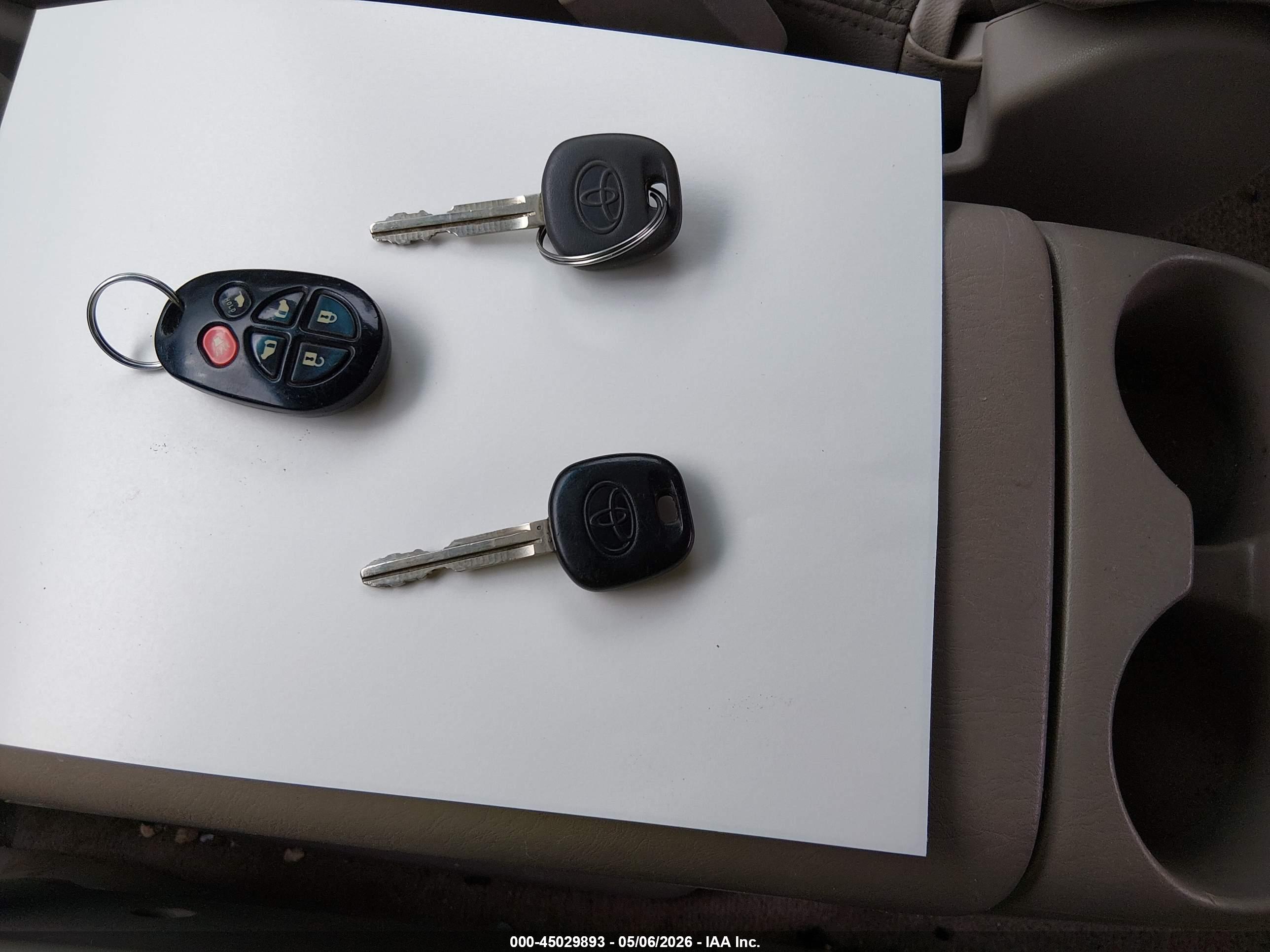 TOYOTA SIENNA image 11