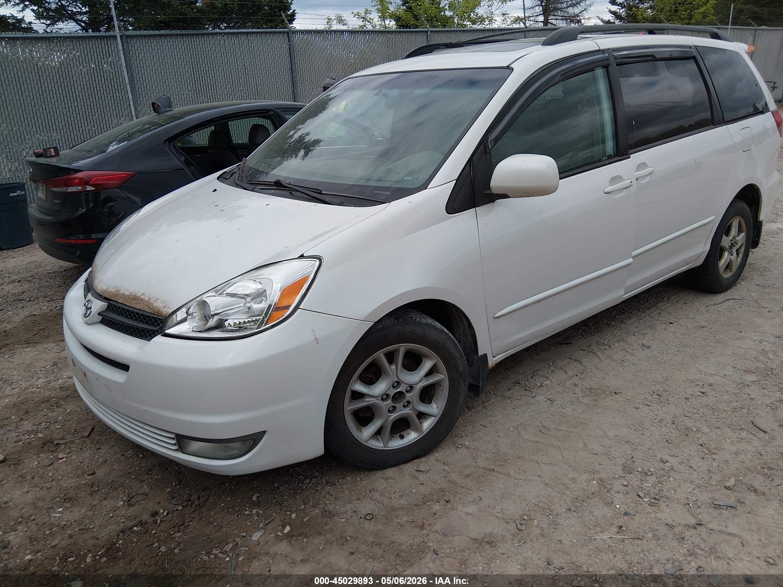 TOYOTA SIENNA image 2