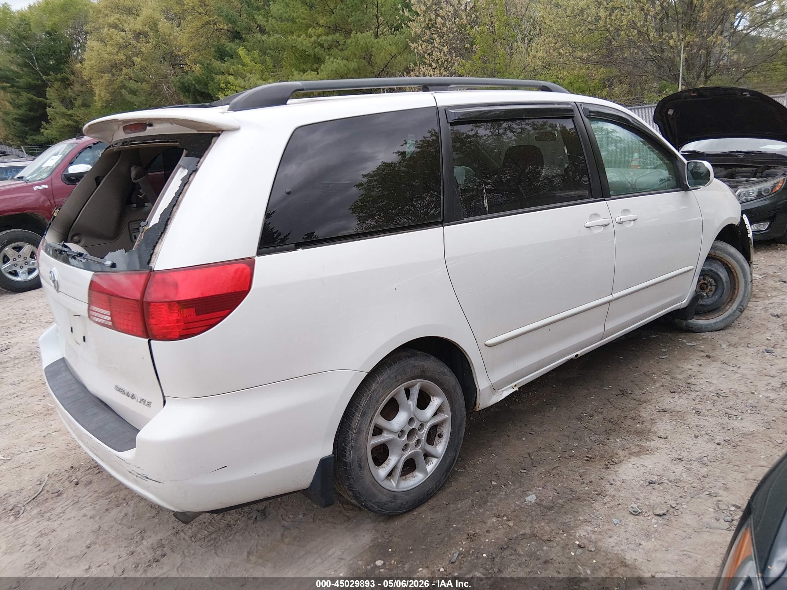 TOYOTA SIENNA image 4