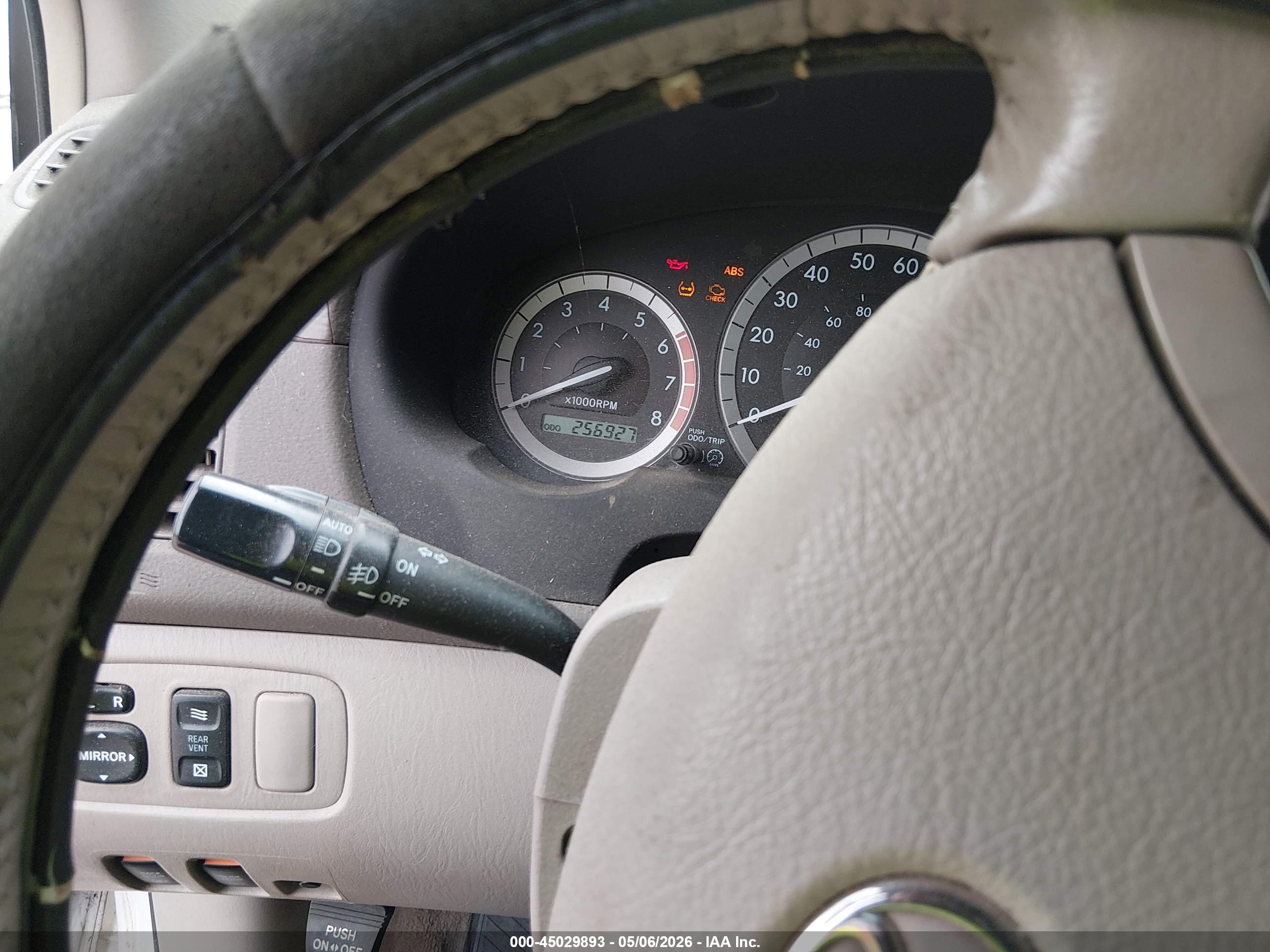 TOYOTA SIENNA image 7