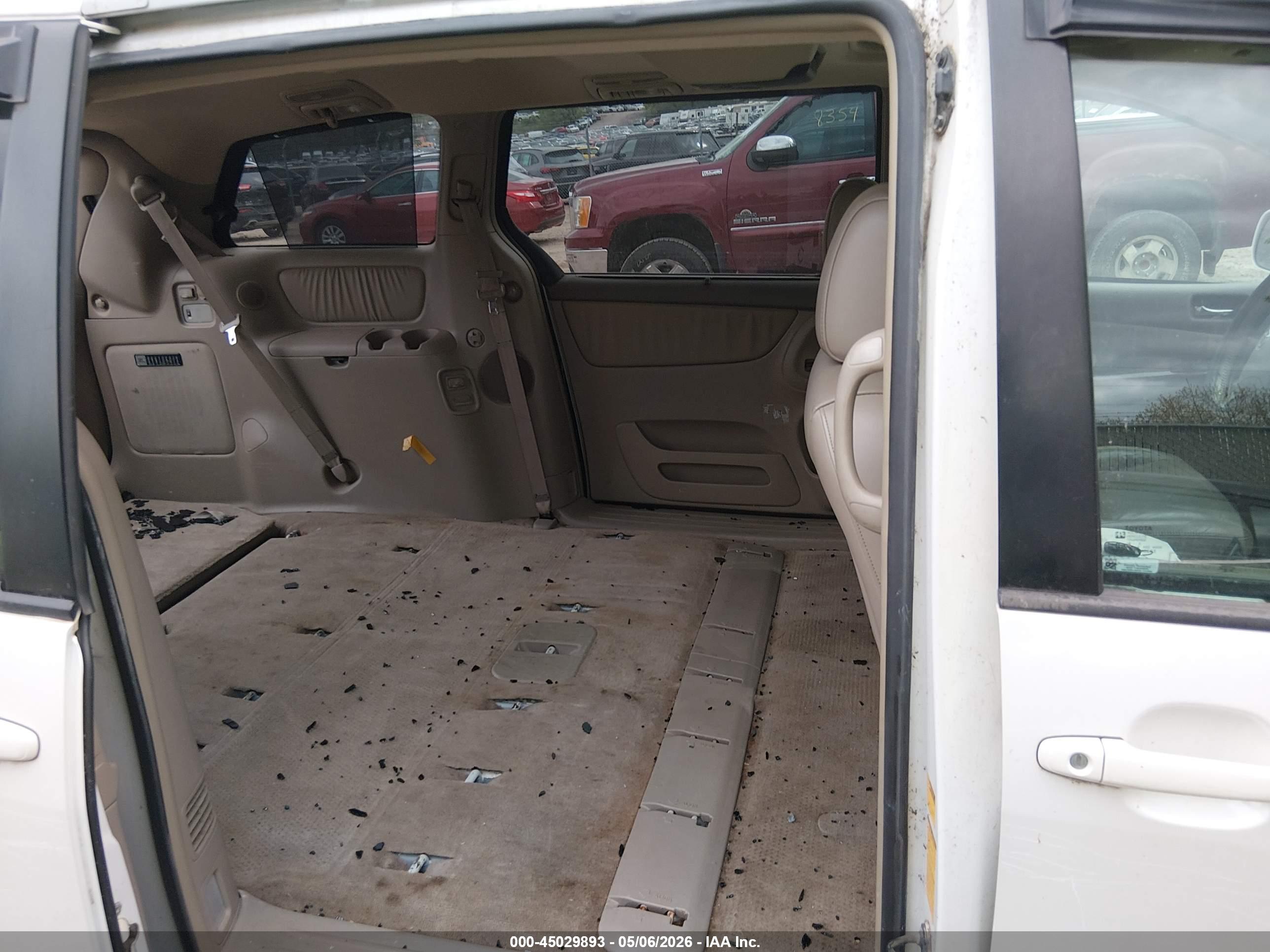 TOYOTA SIENNA image 8