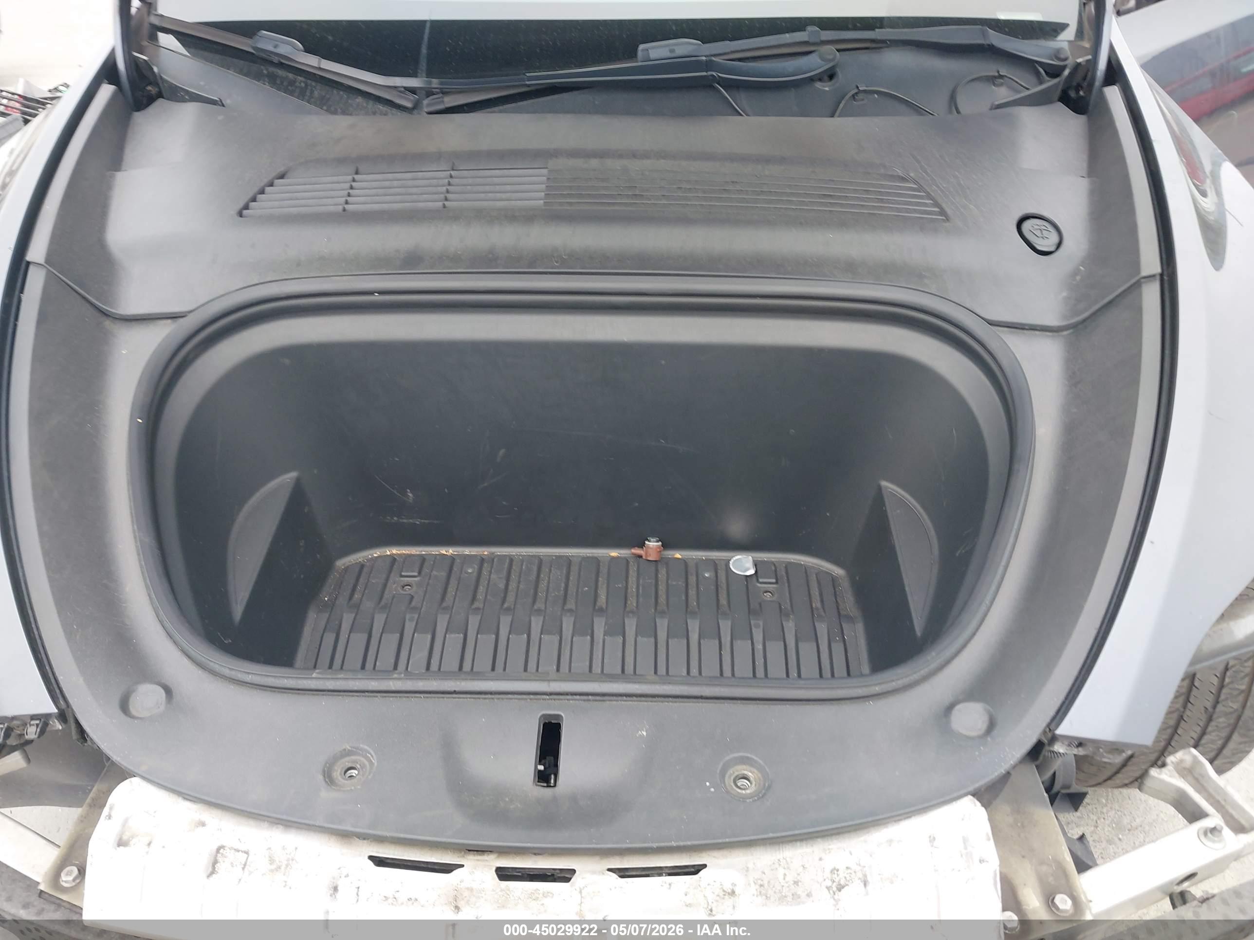 TESLA MODEL image 10