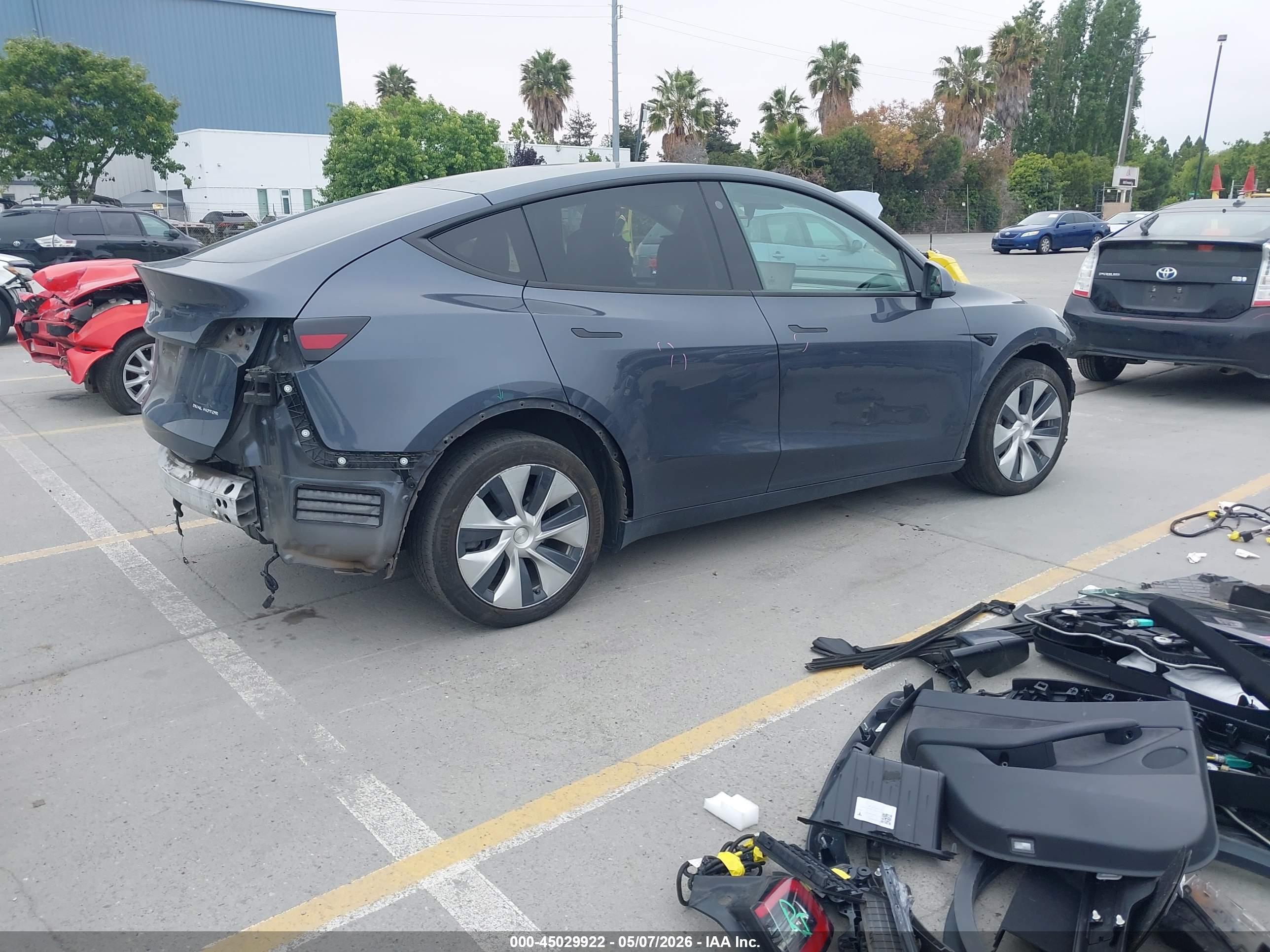 TESLA MODEL image 4