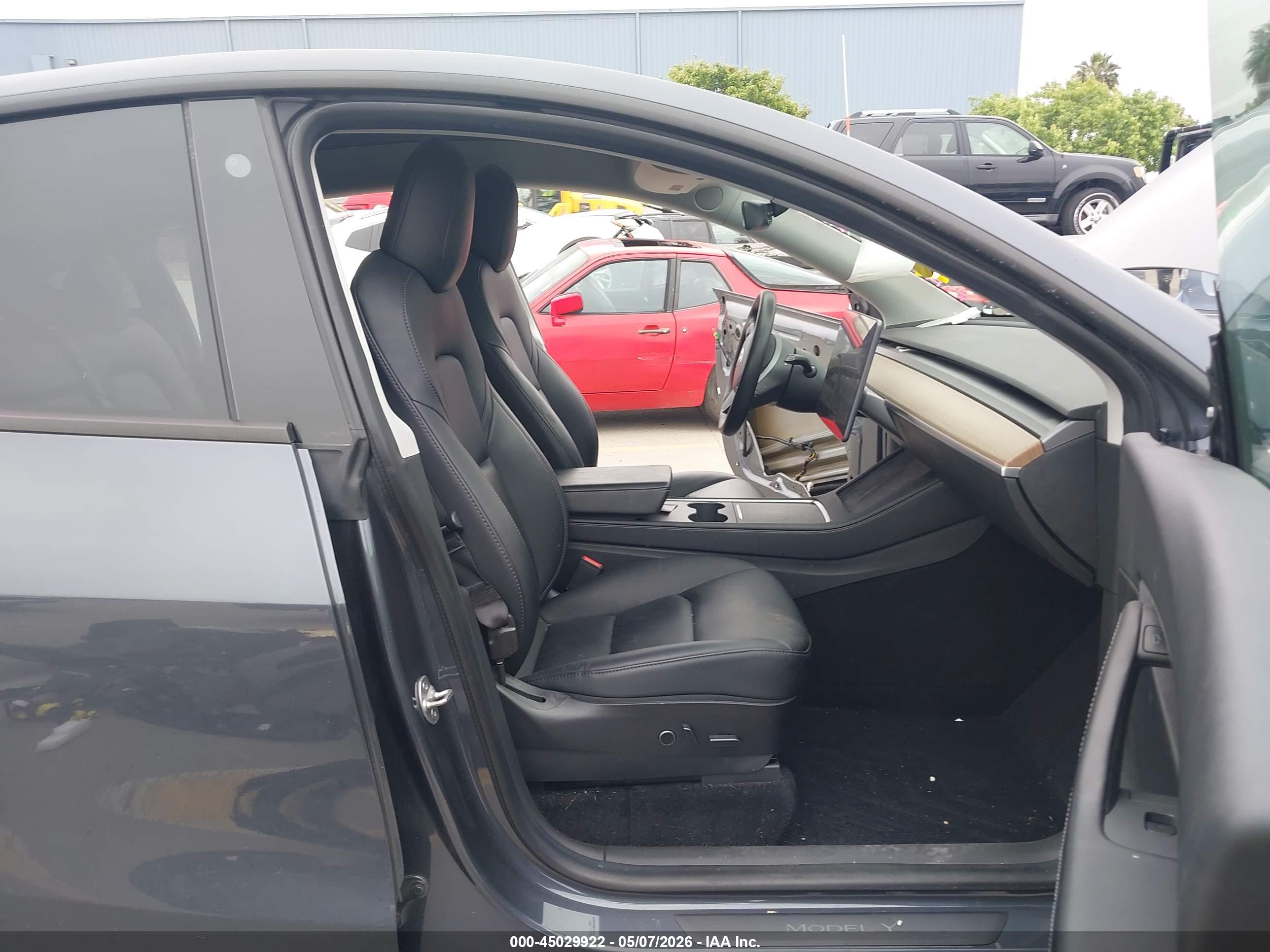 TESLA MODEL image 5