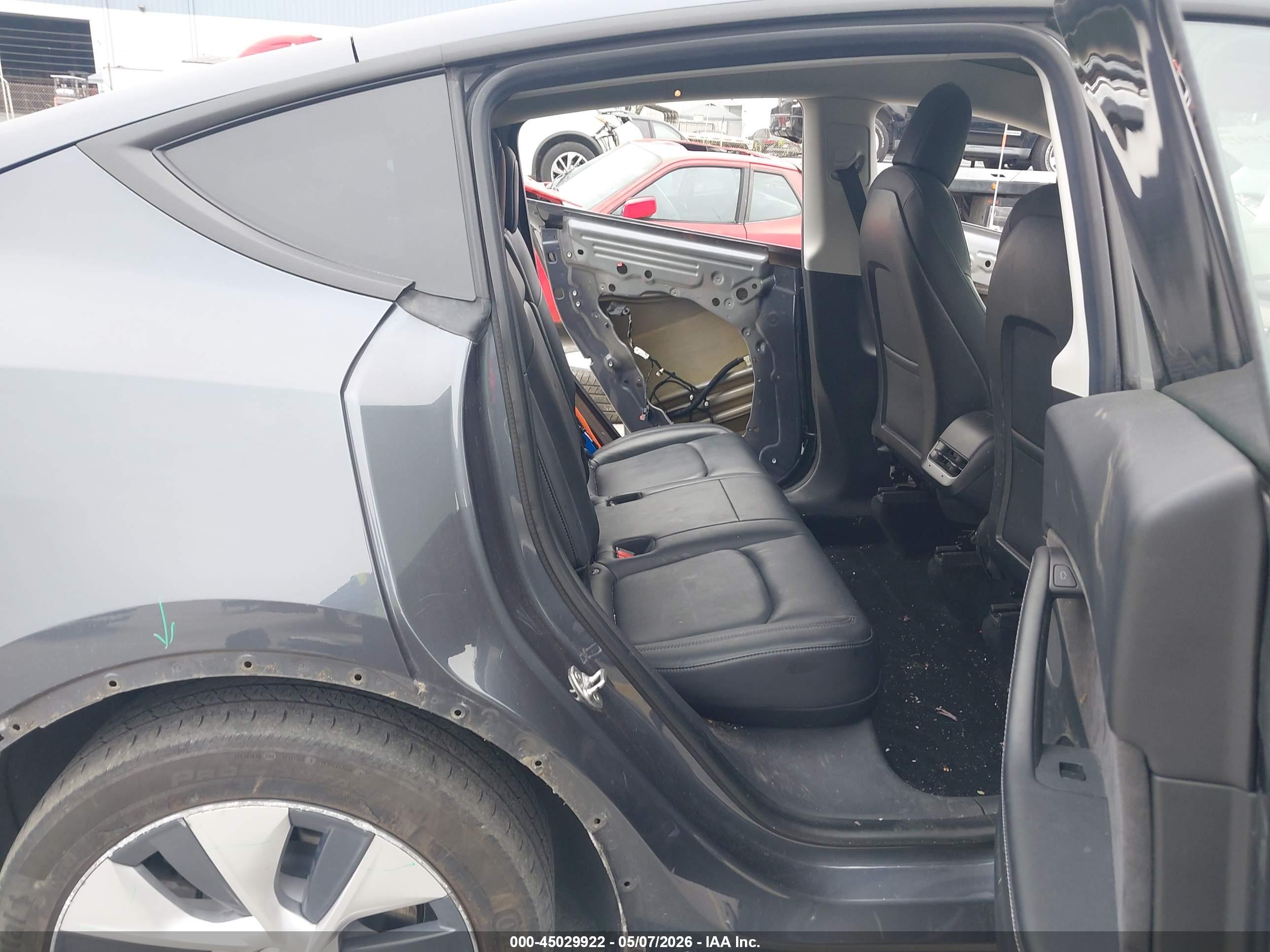 TESLA MODEL image 8