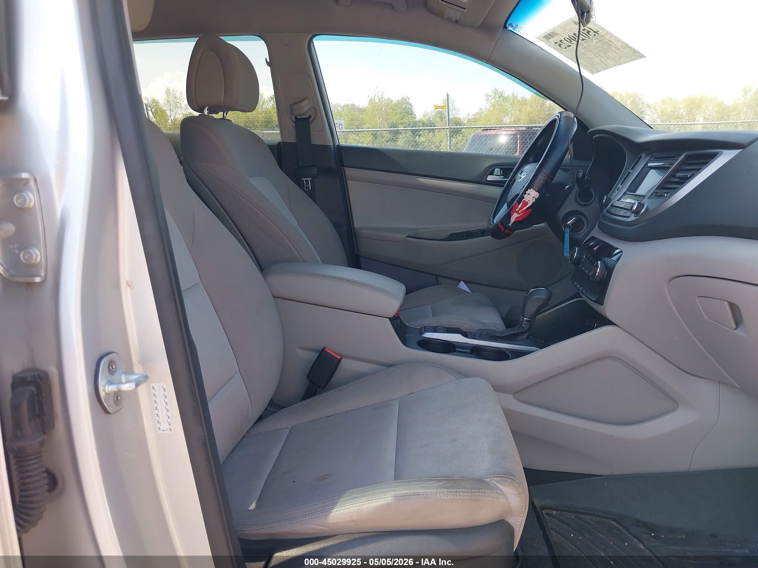 HYUNDAI TUCSON image 5