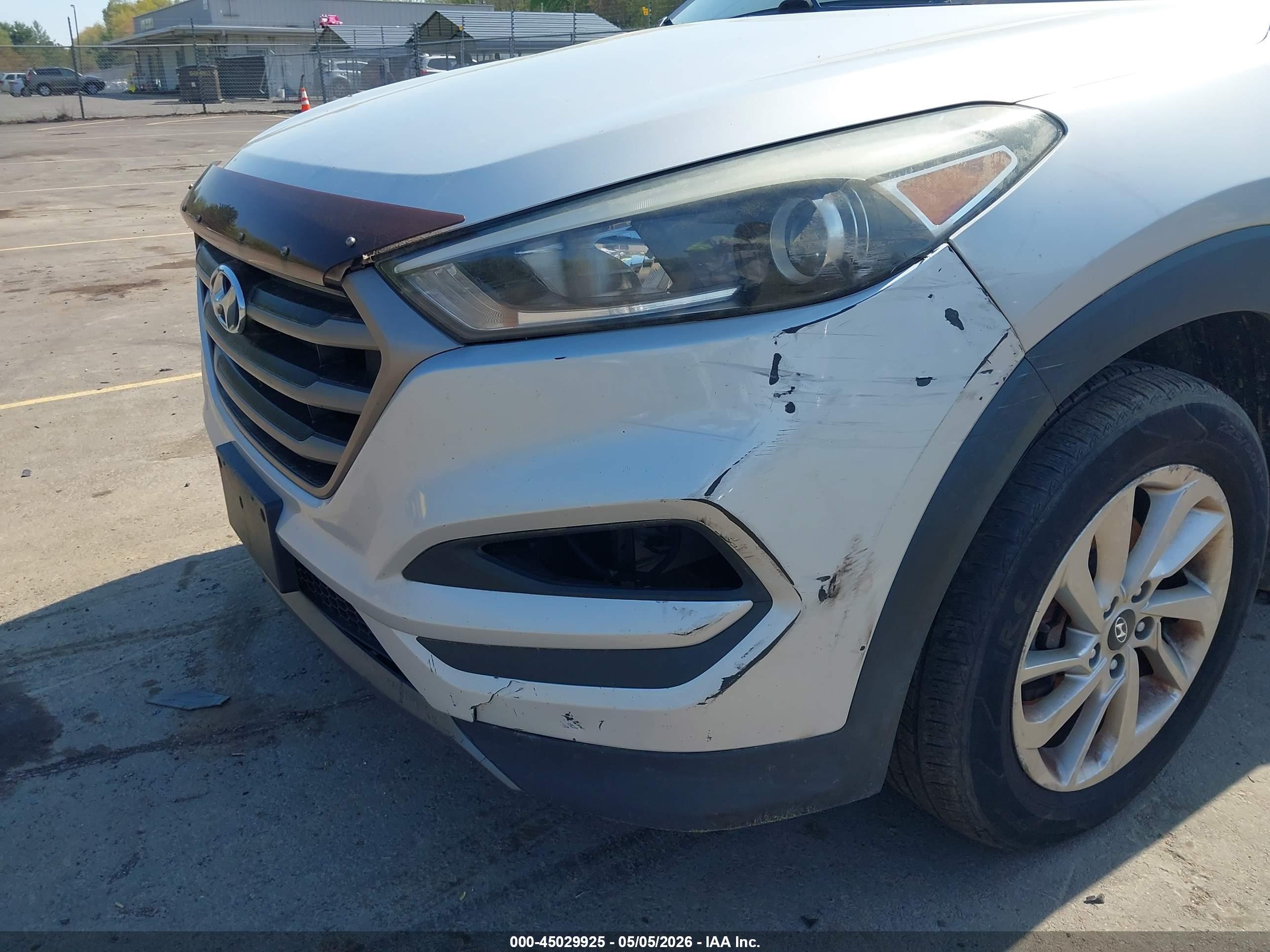 HYUNDAI TUCSON image 6
