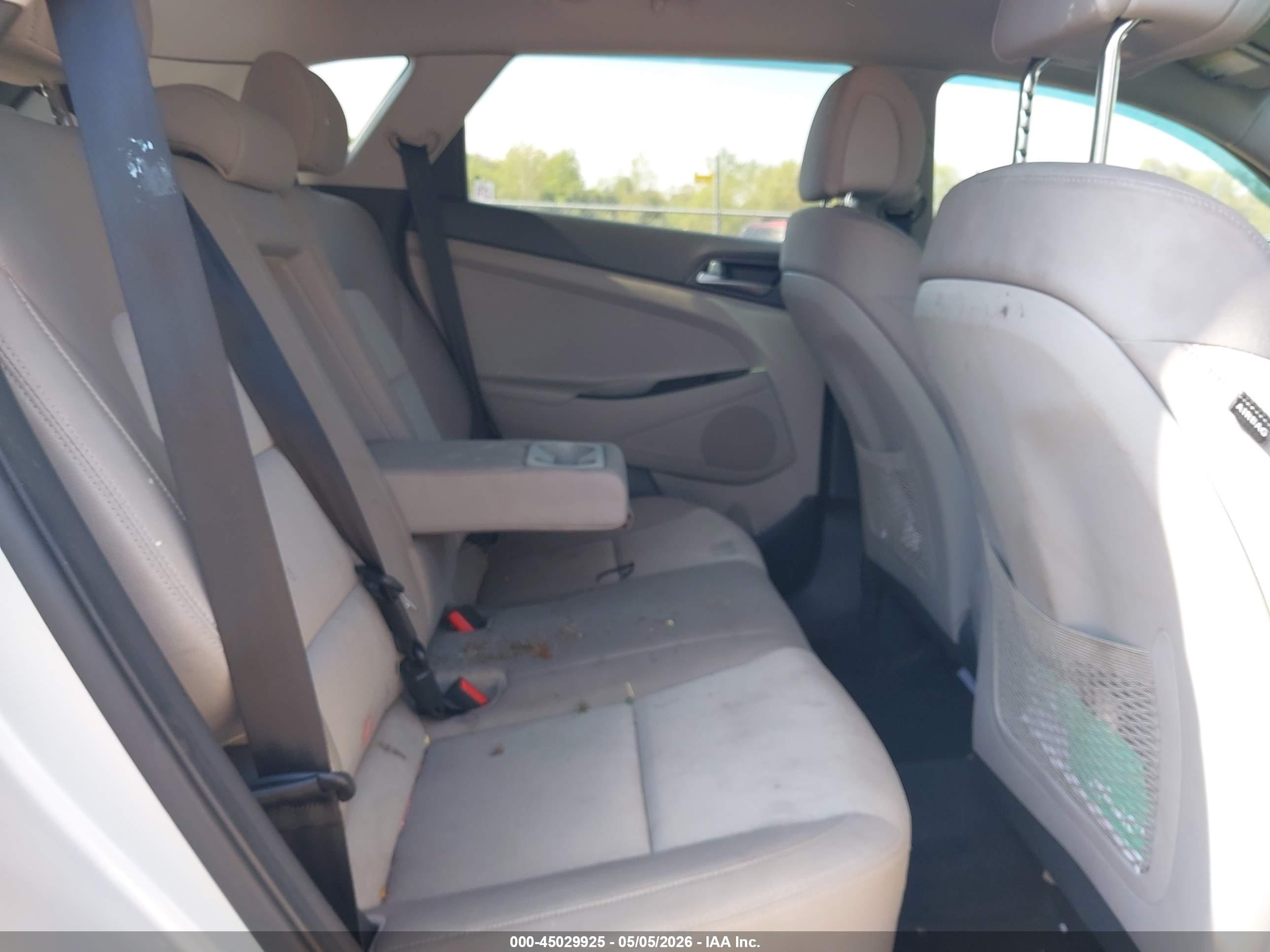 HYUNDAI TUCSON image 8