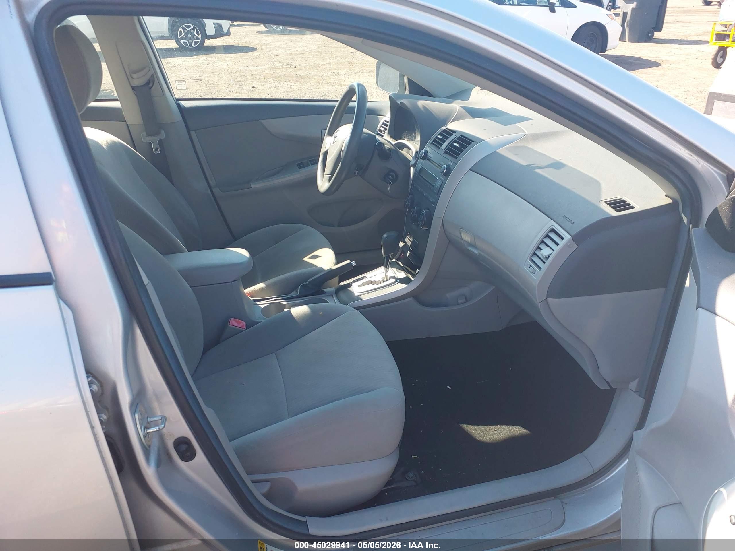 TOYOTA COROLLA image 5