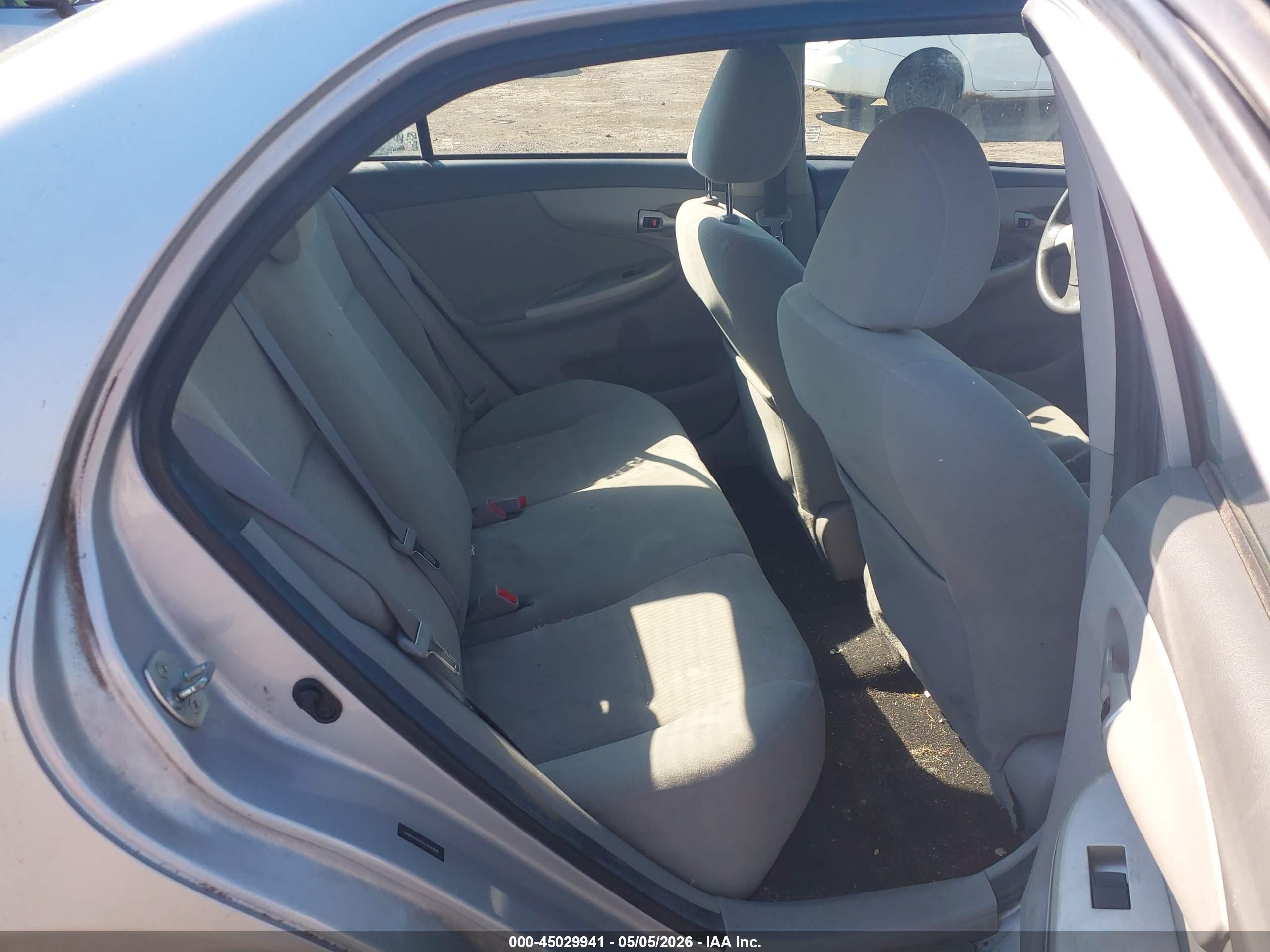 TOYOTA COROLLA image 8