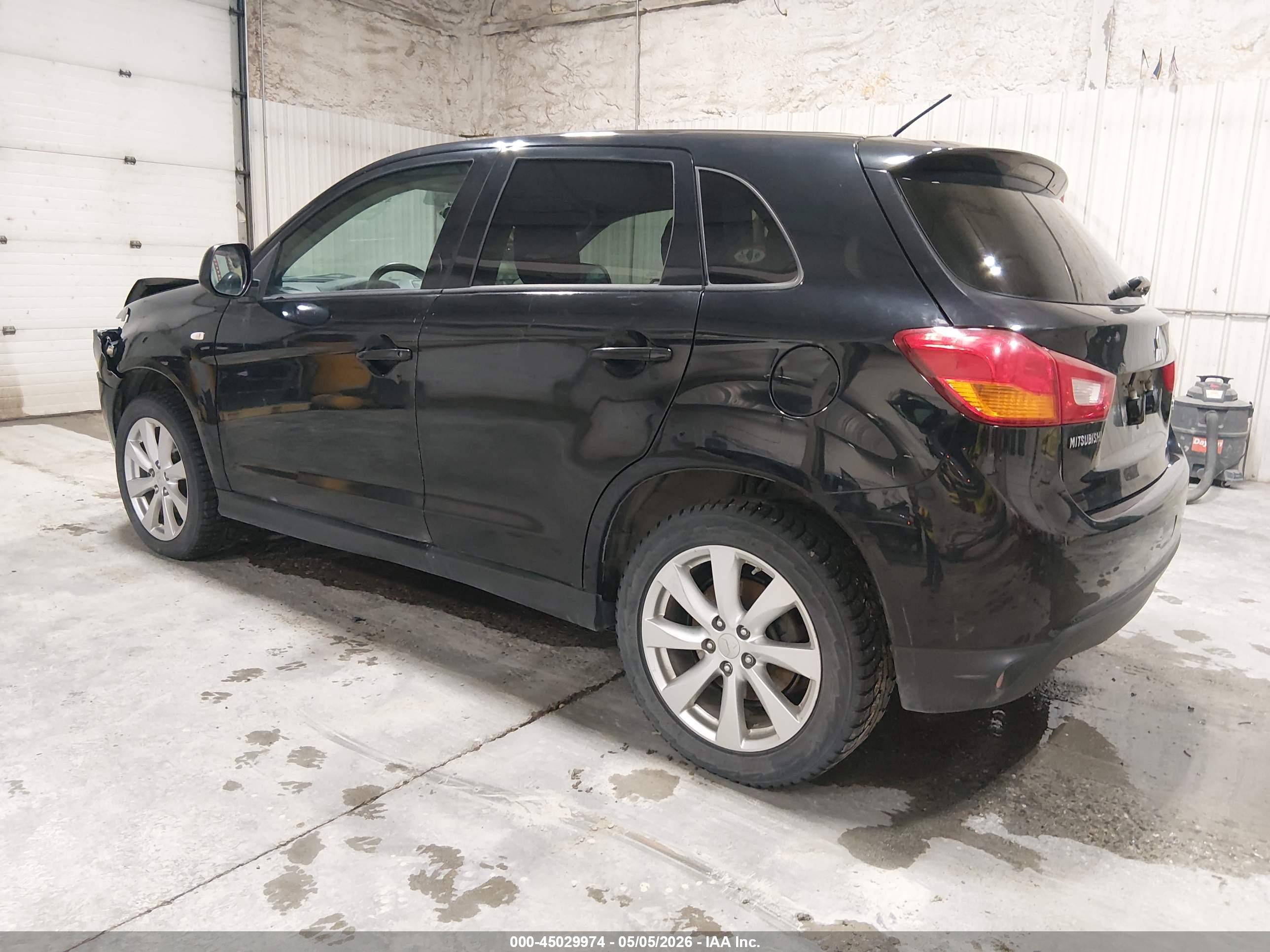 MITSUBISHI OUTLANDER image 3