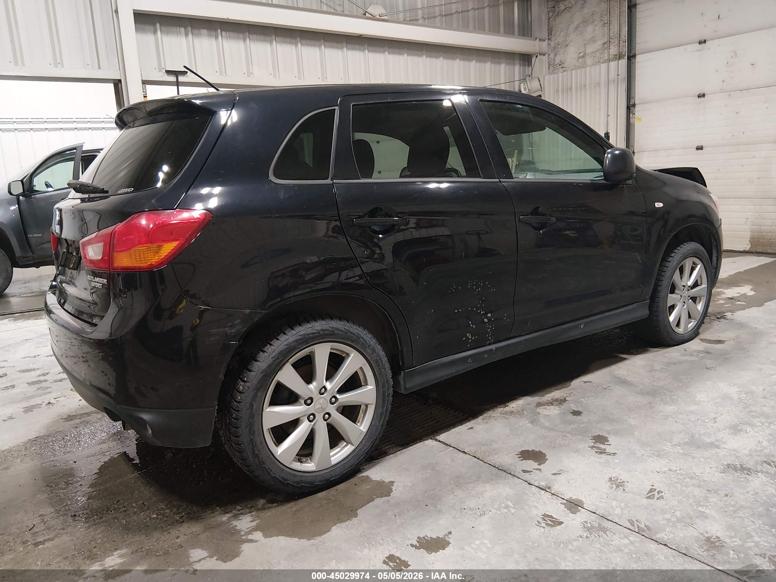 MITSUBISHI OUTLANDER image 4