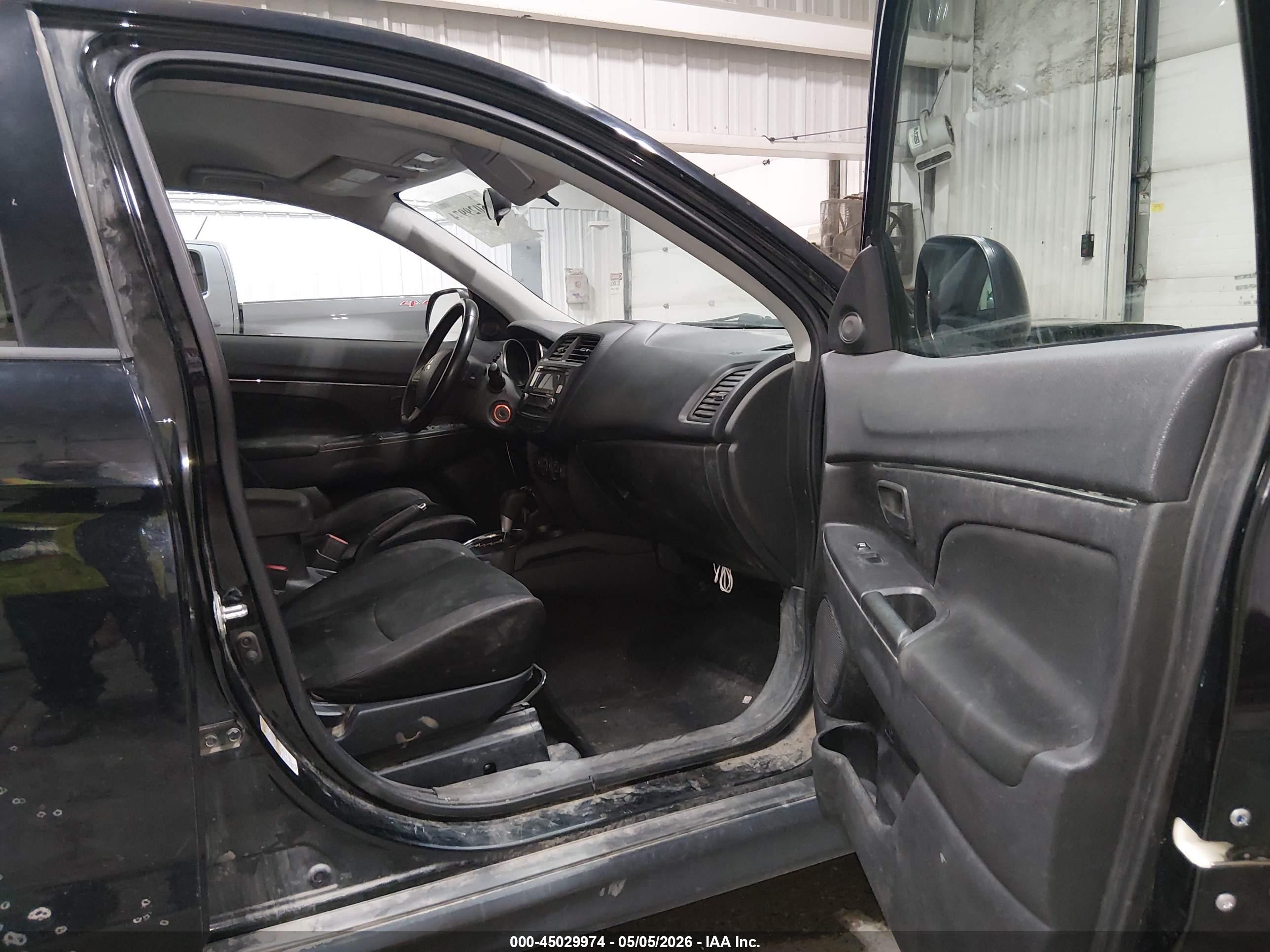 MITSUBISHI OUTLANDER image 5