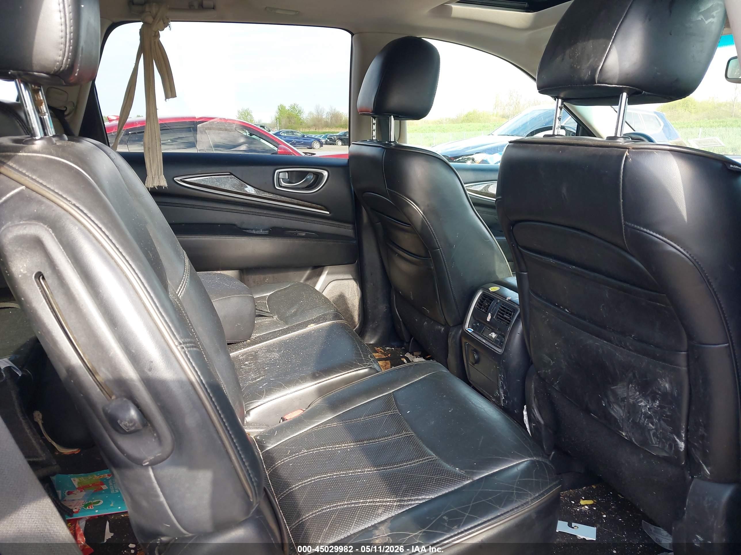 INFINITI JX35 image 8