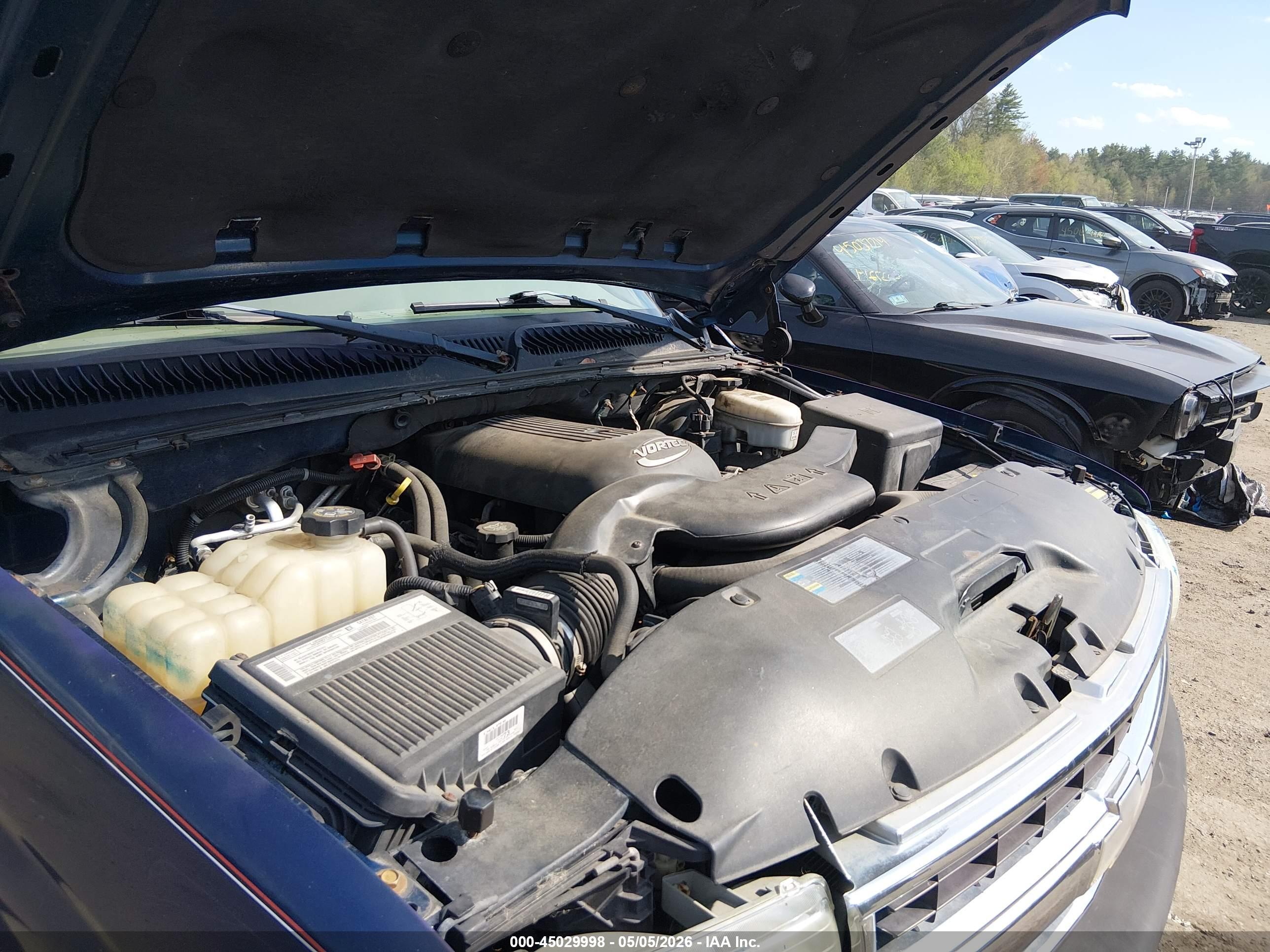 CHEVROLET SUBURBAN image 6