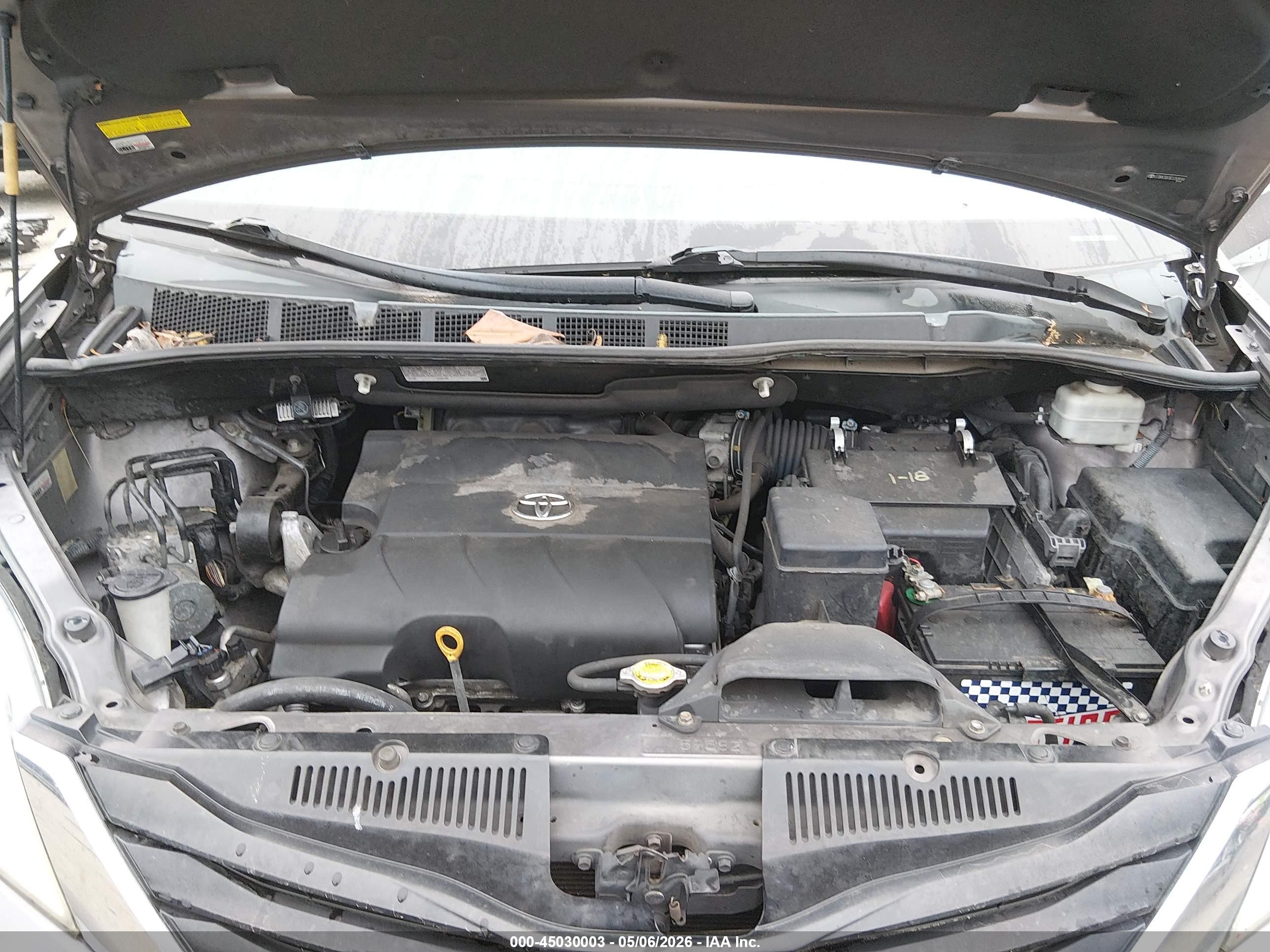 TOYOTA SIENNA image 10