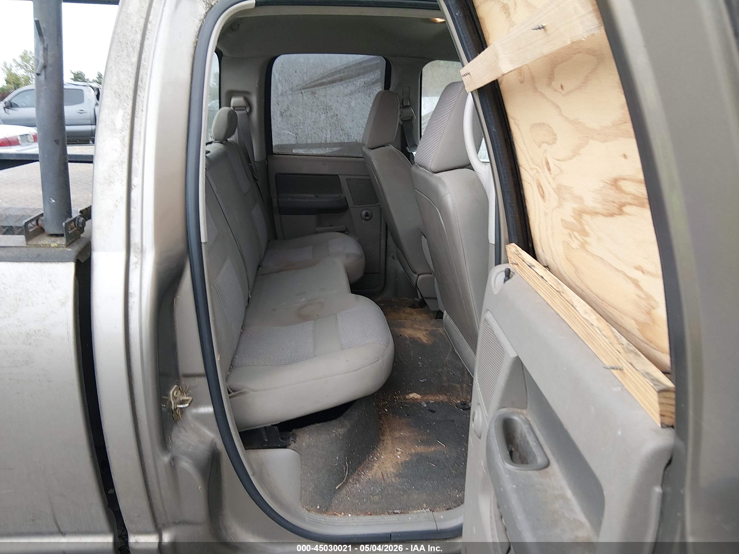 DODGE RAM image 8