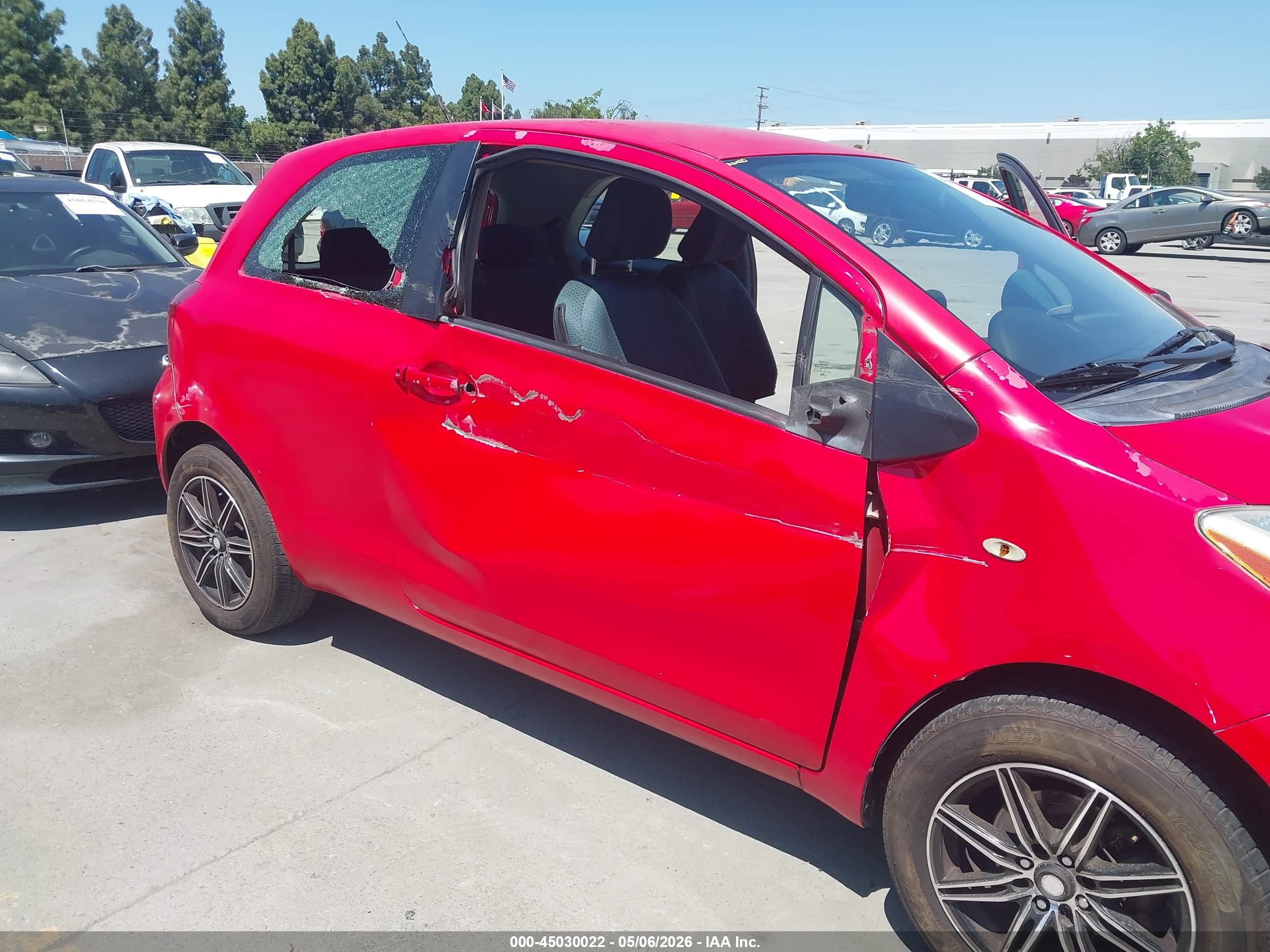 TOYOTA YARIS image 6