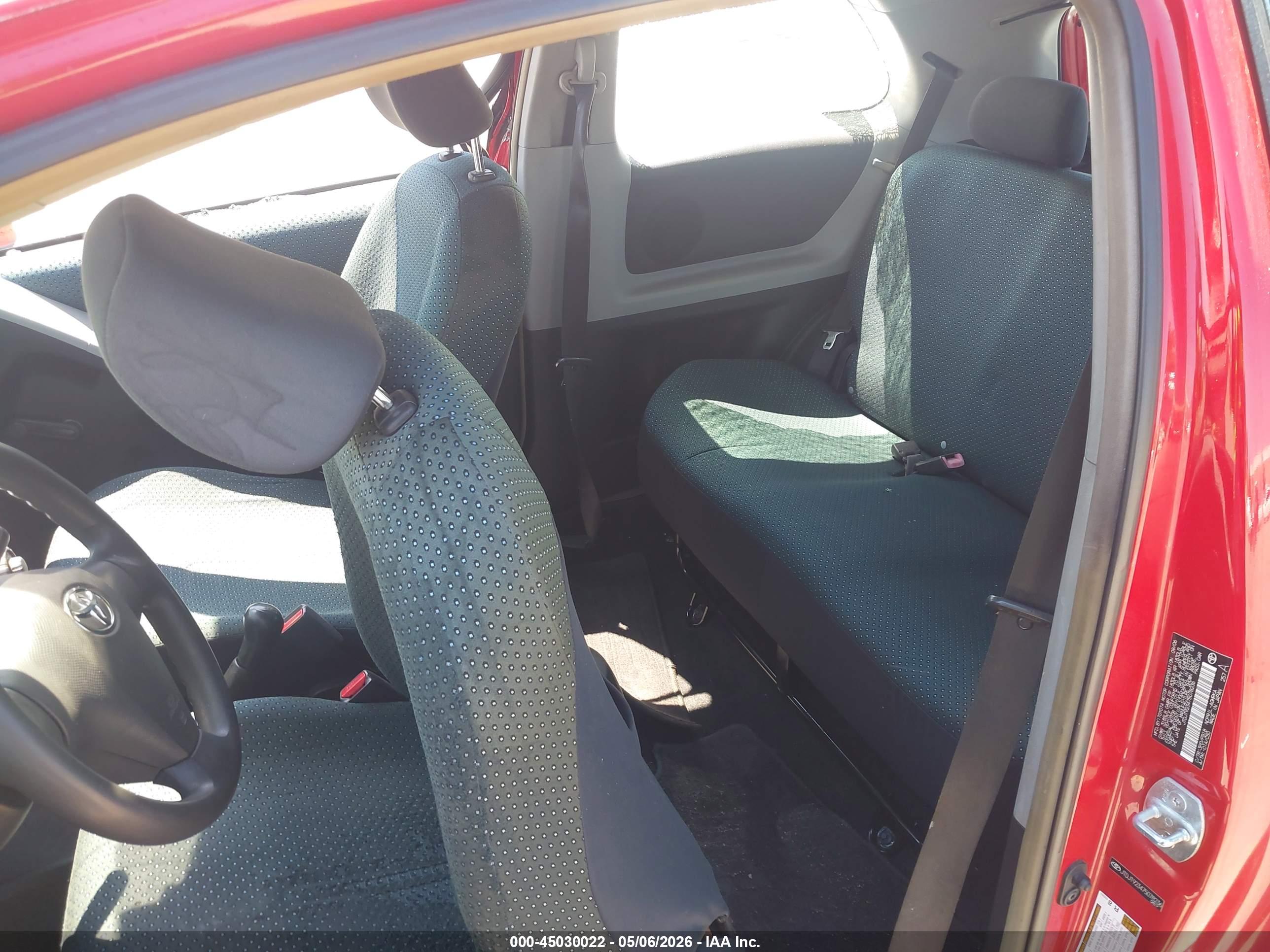 TOYOTA YARIS image 8