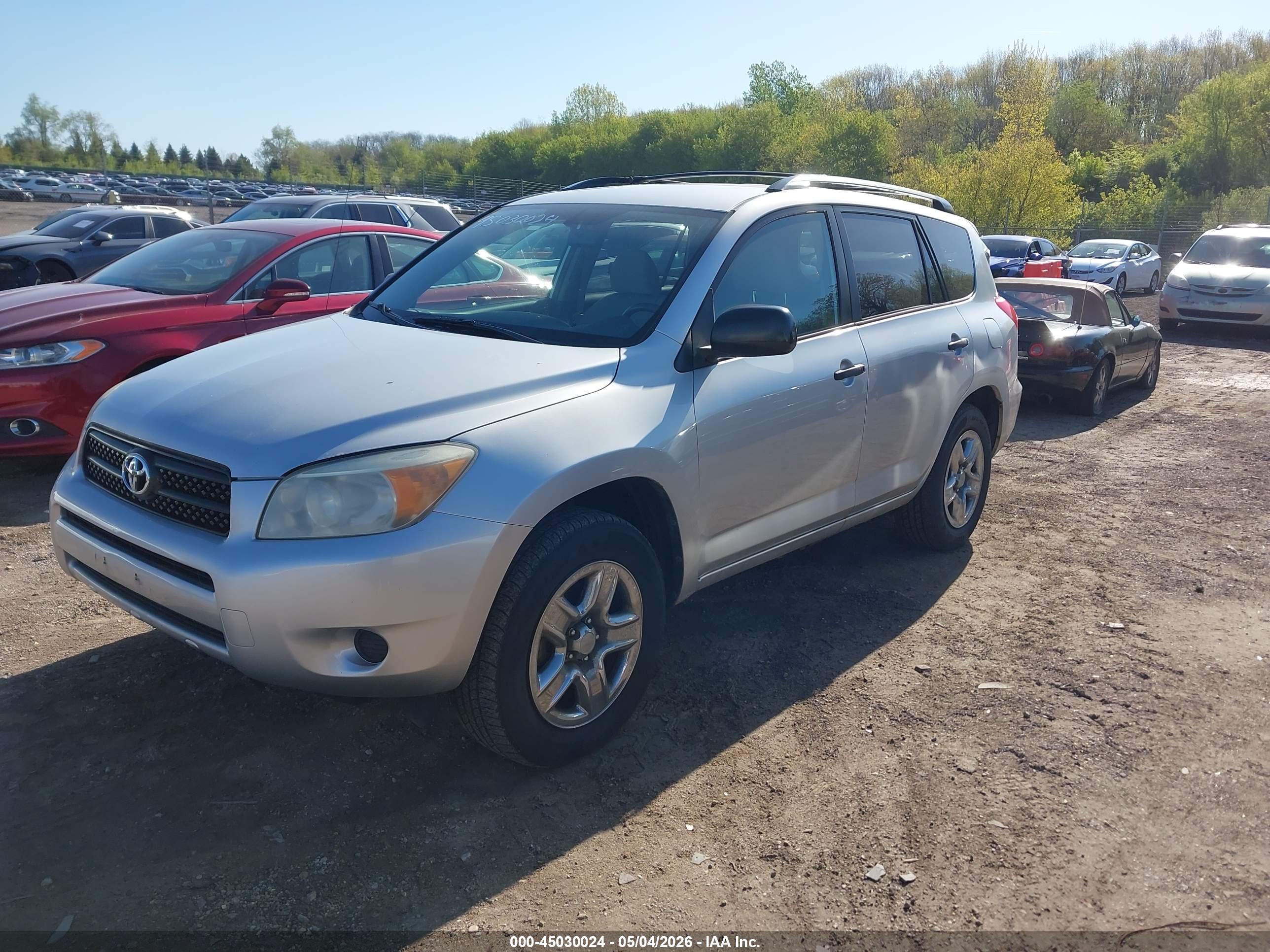 TOYOTA RAV4 image 2