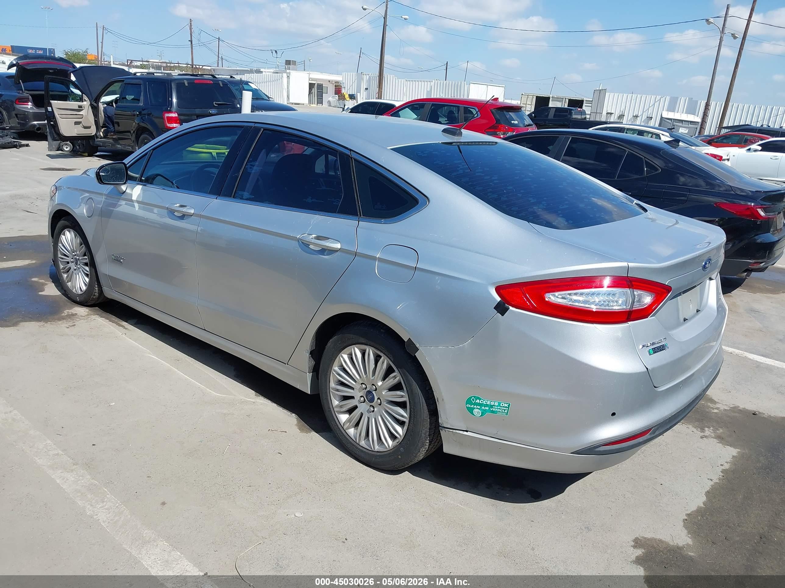FORD FUSION image 3