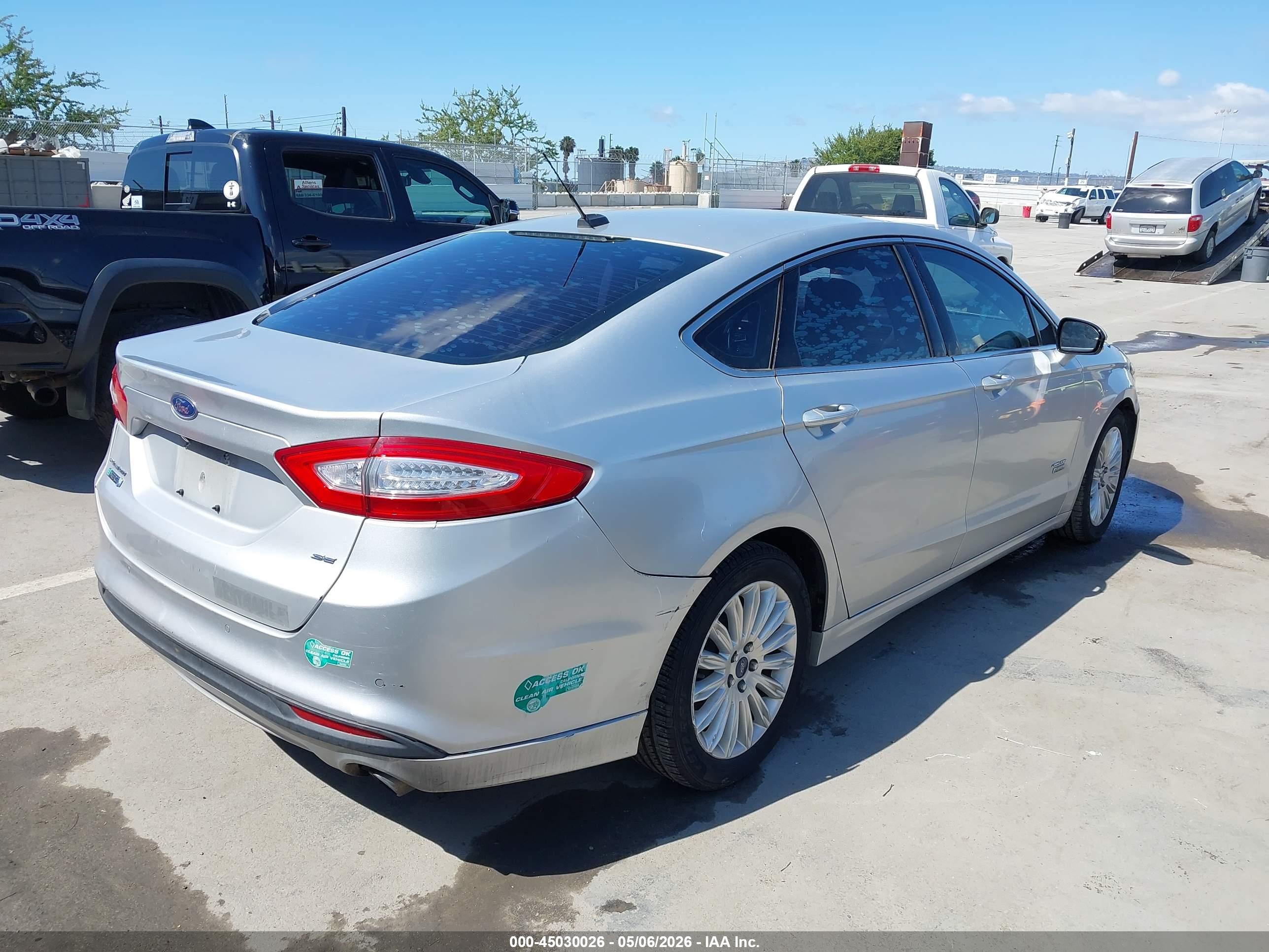 FORD FUSION image 4