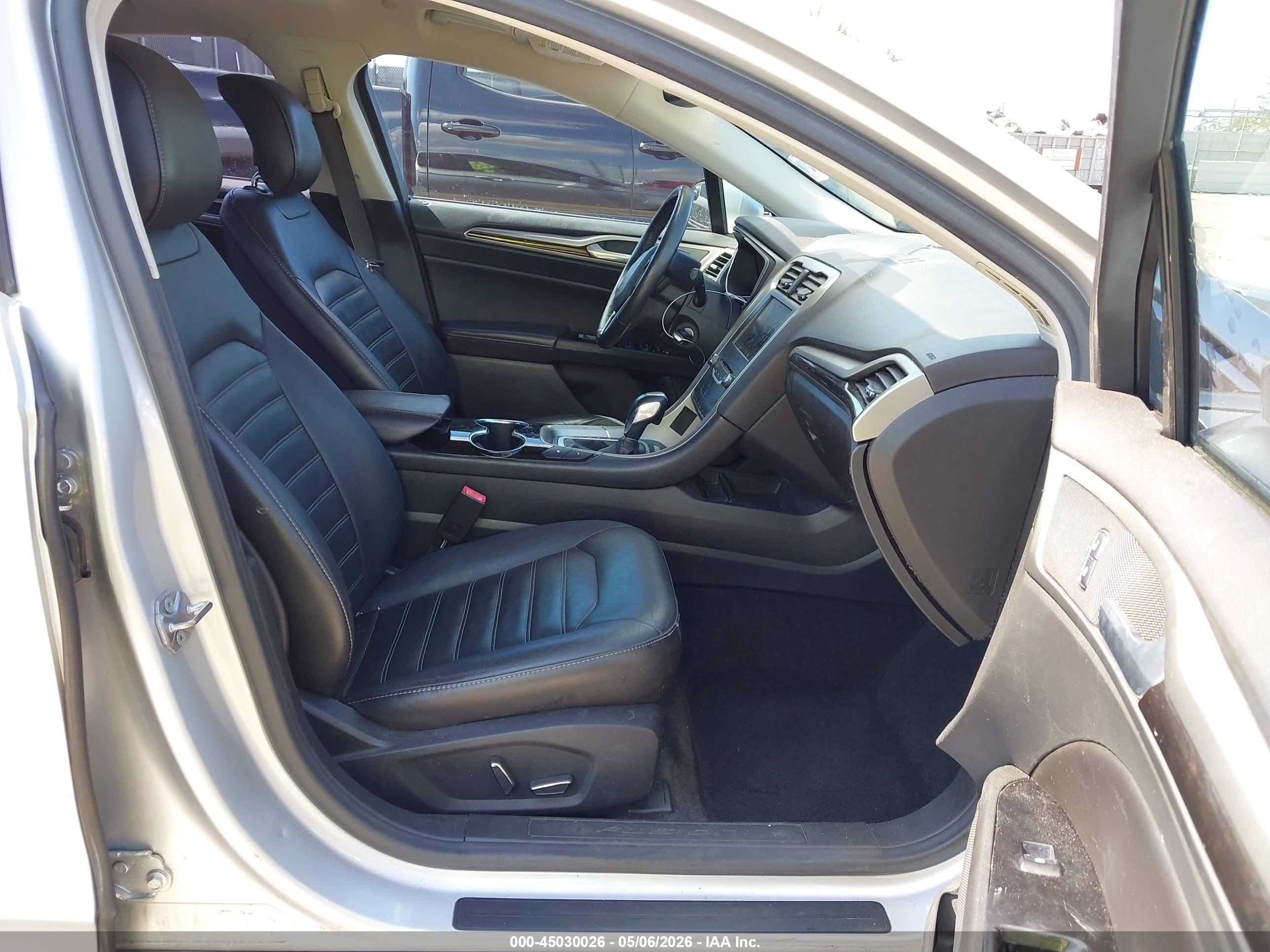 FORD FUSION image 5