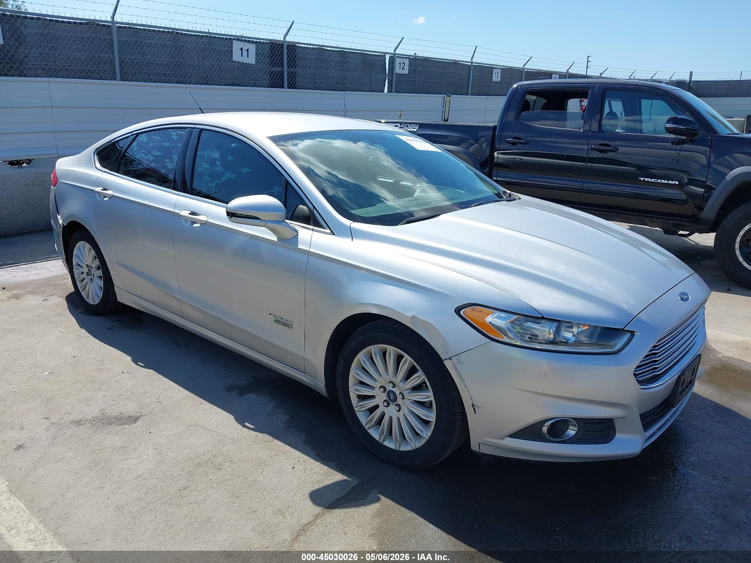 FORD FUSION image 6