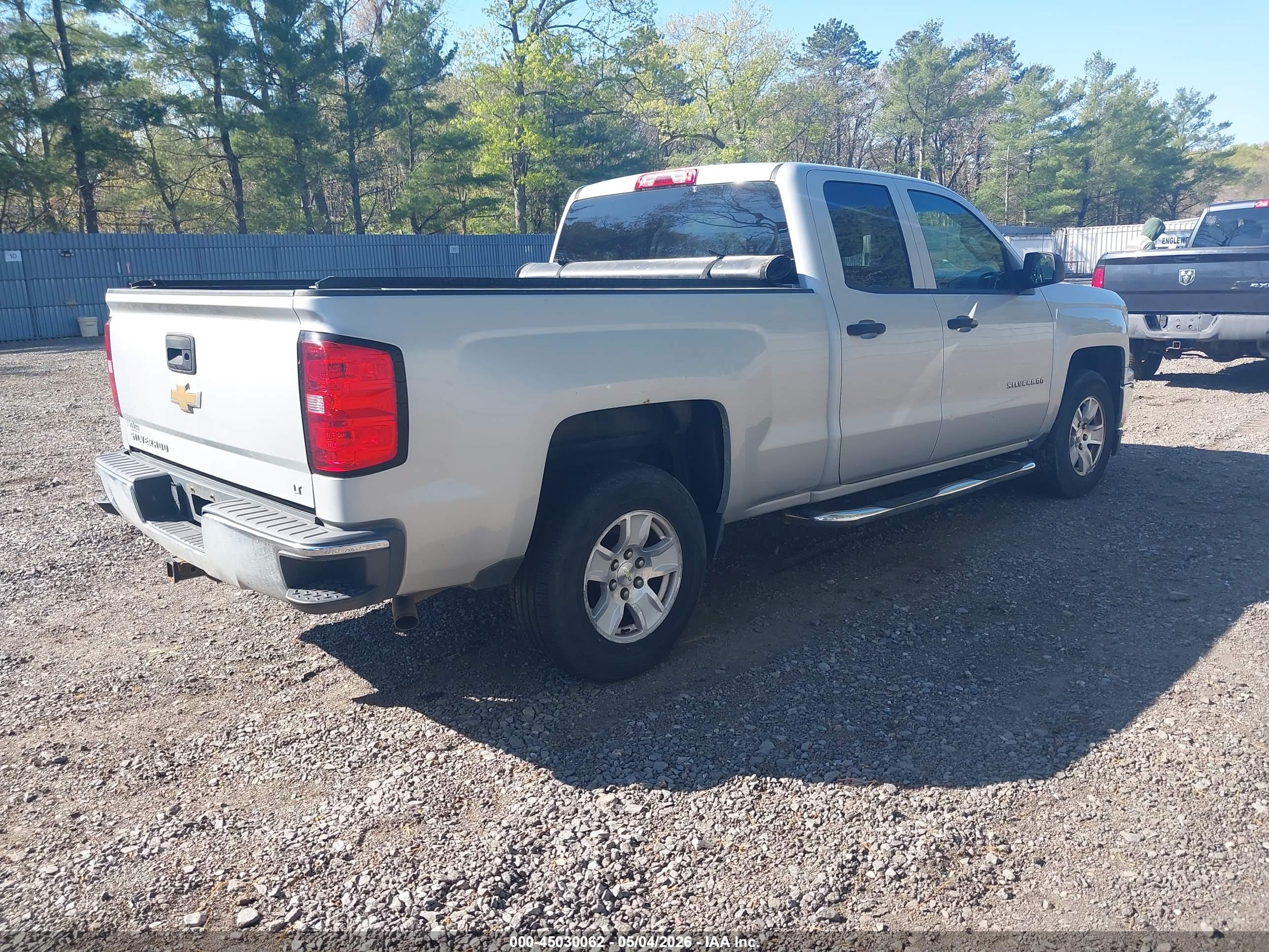 CHEVROLET SILVERADO image 4