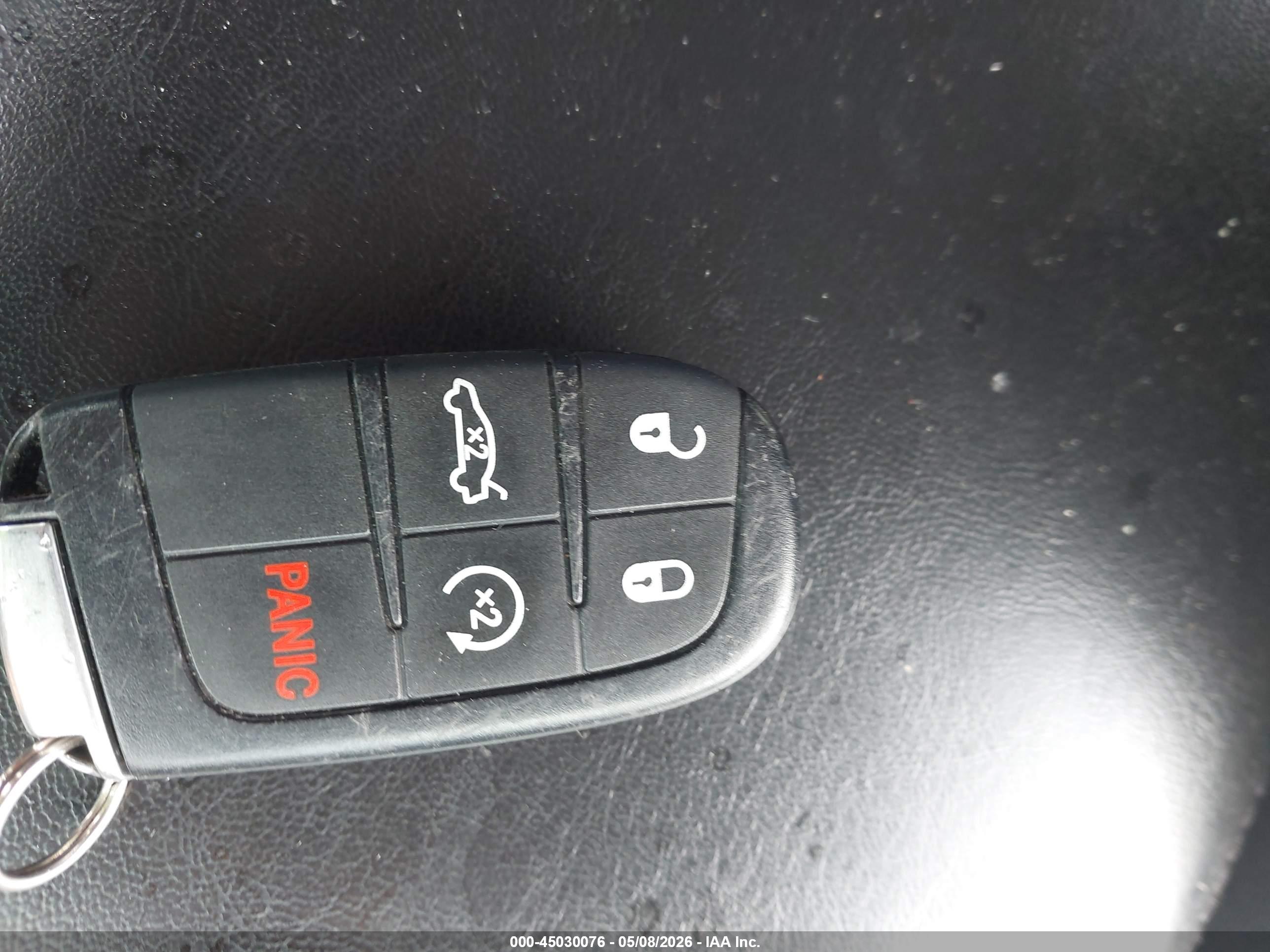 CHRYSLER 300 image 11