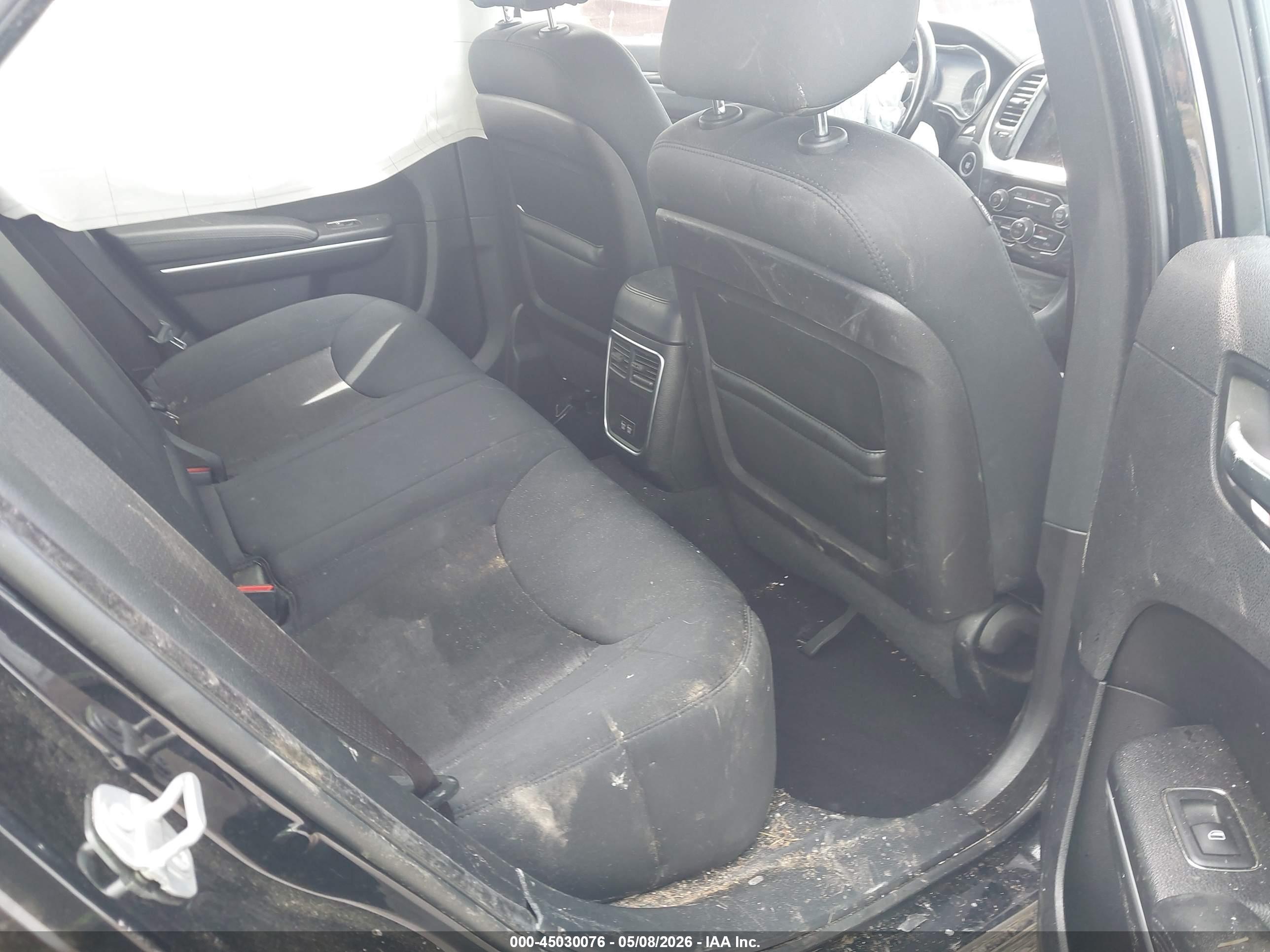 CHRYSLER 300 image 8