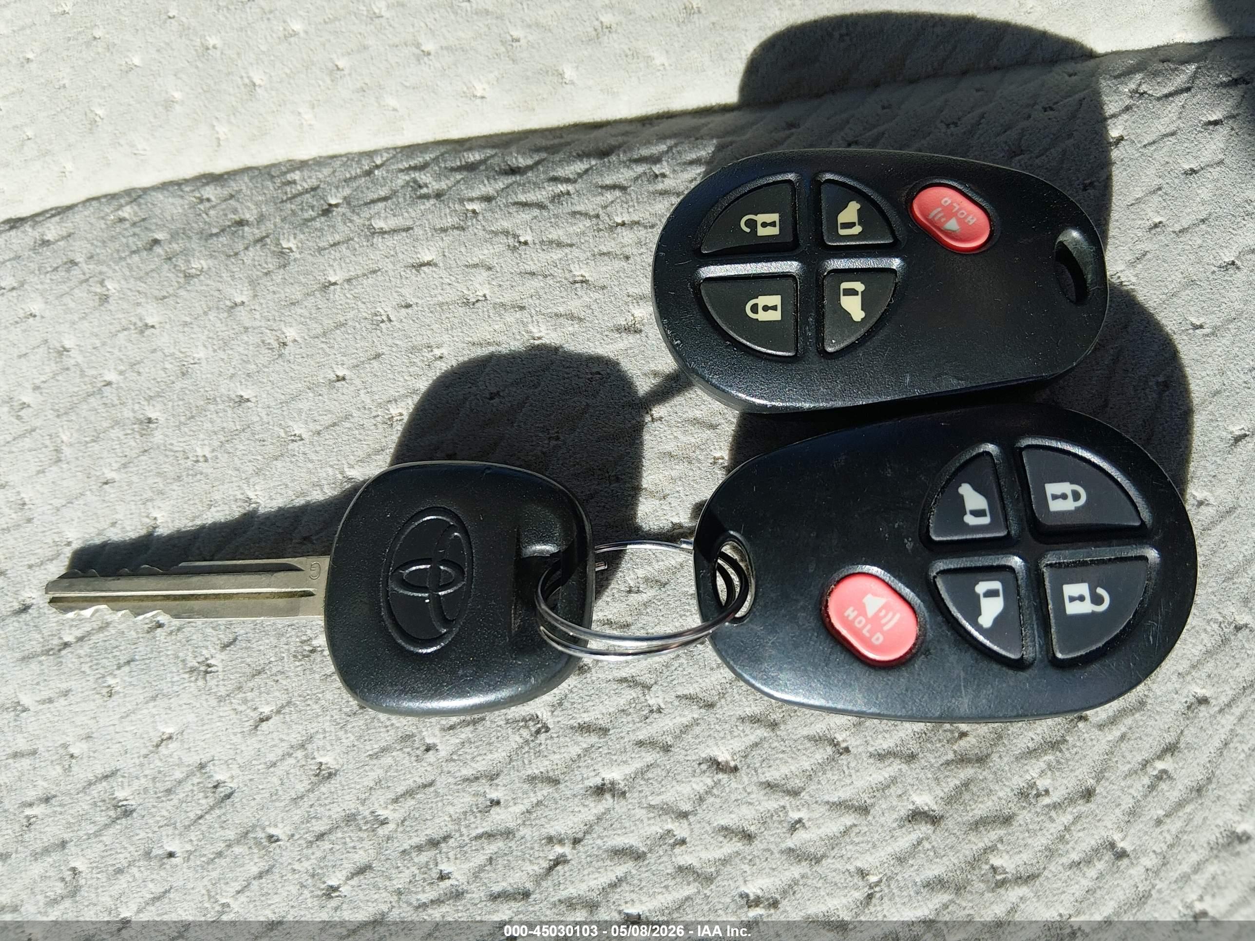 TOYOTA SIENNA image 11