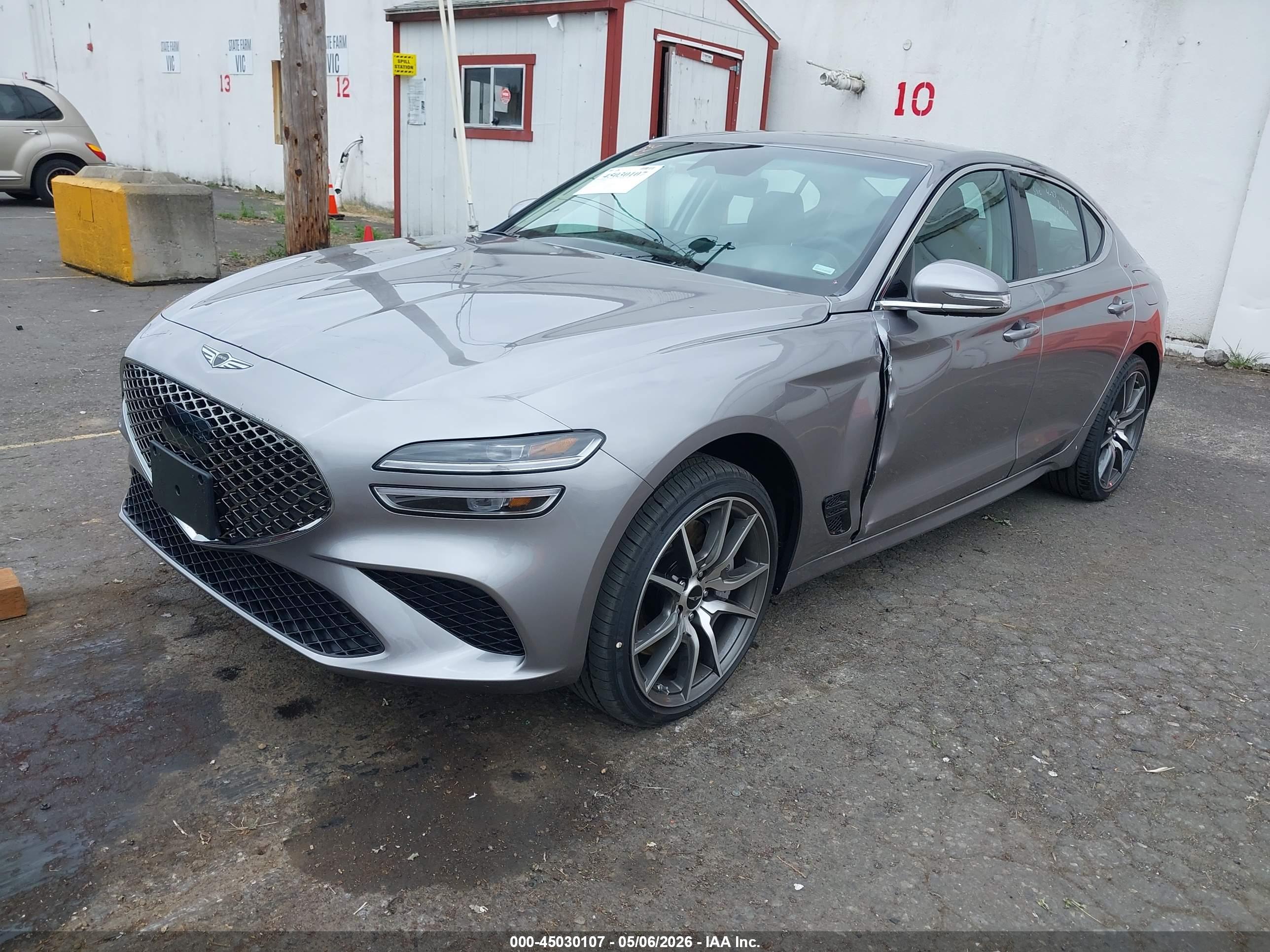 GENESIS G70 image 2
