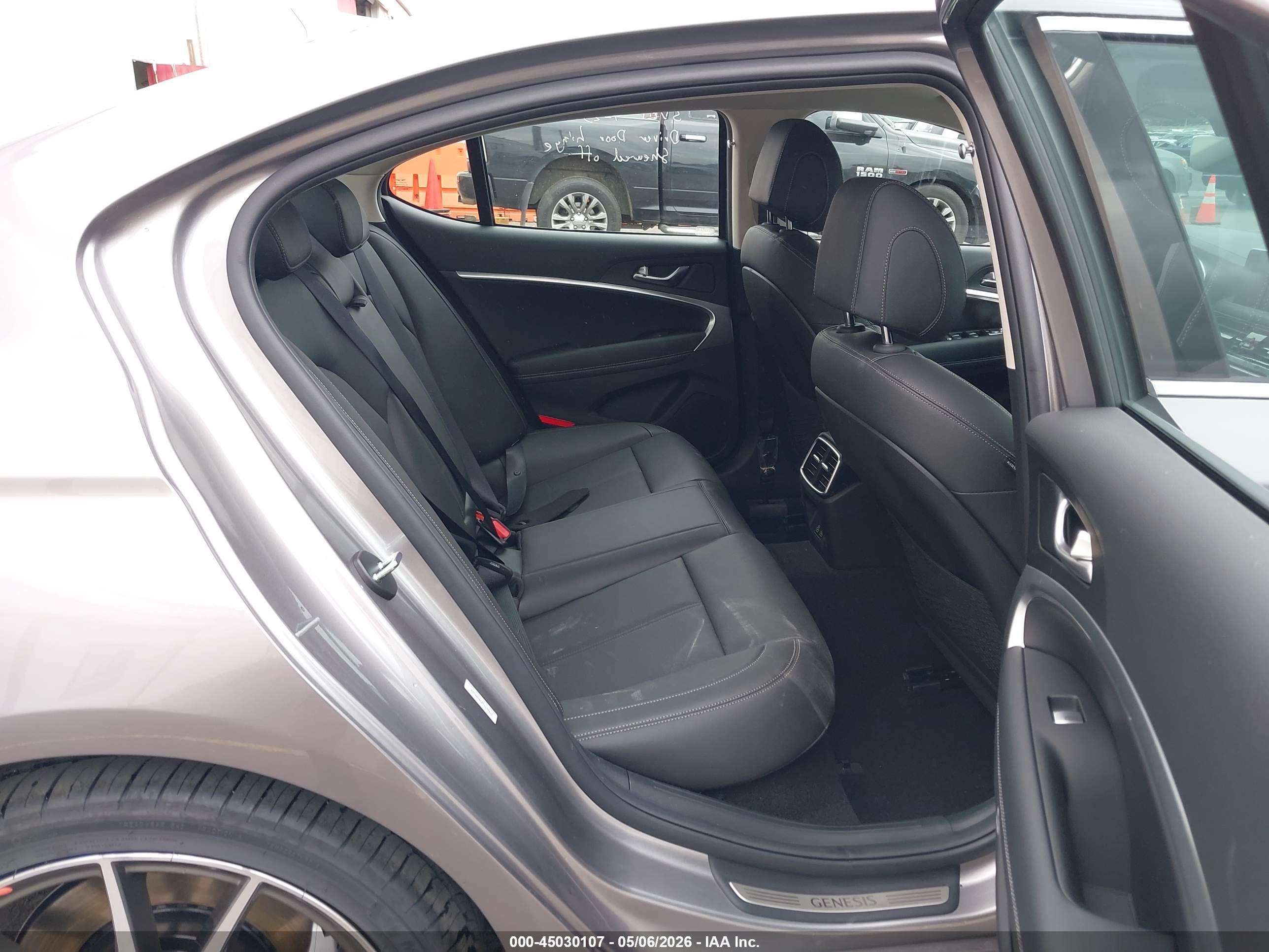GENESIS G70 image 8