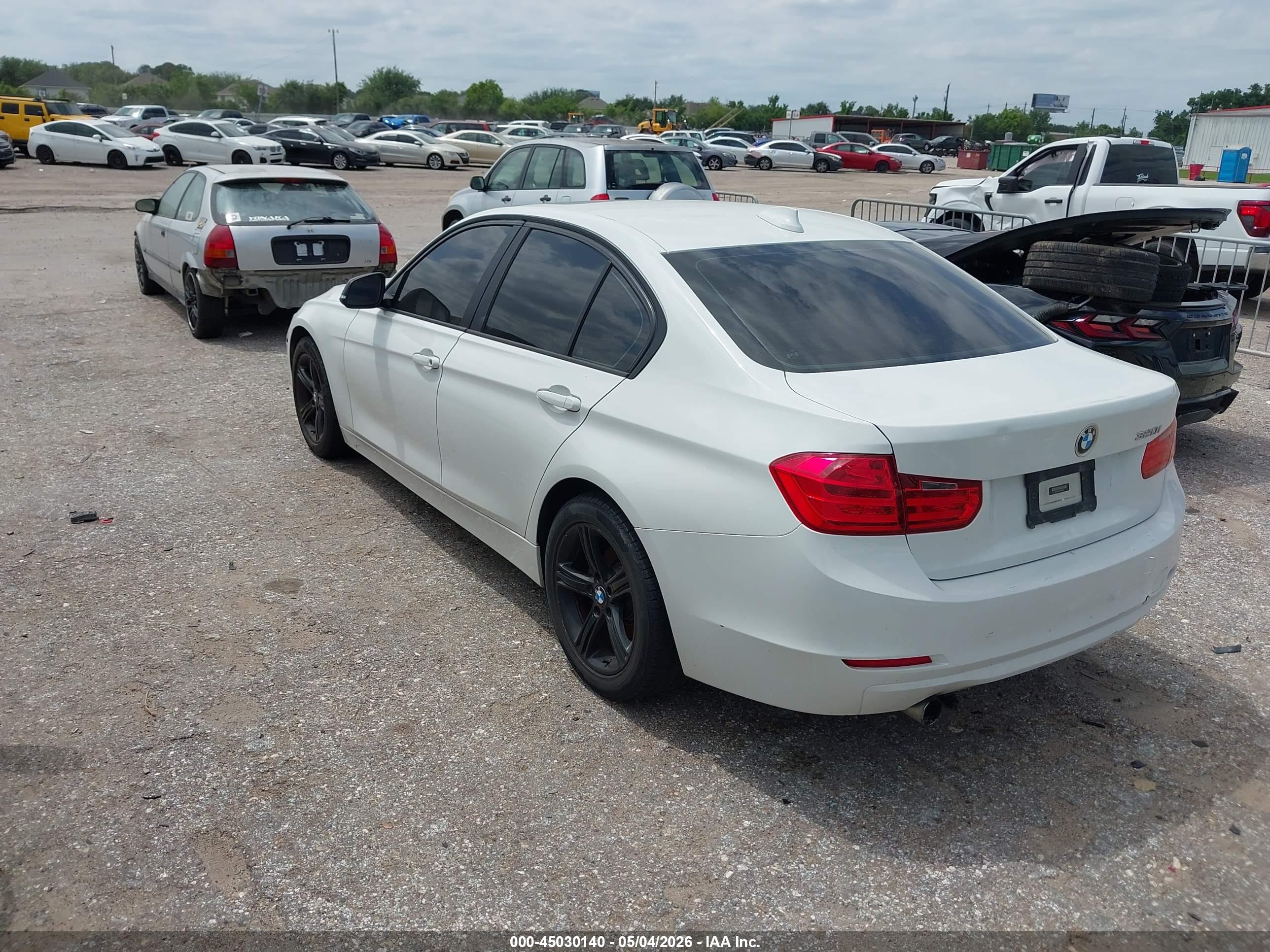 BMW 320I image 3