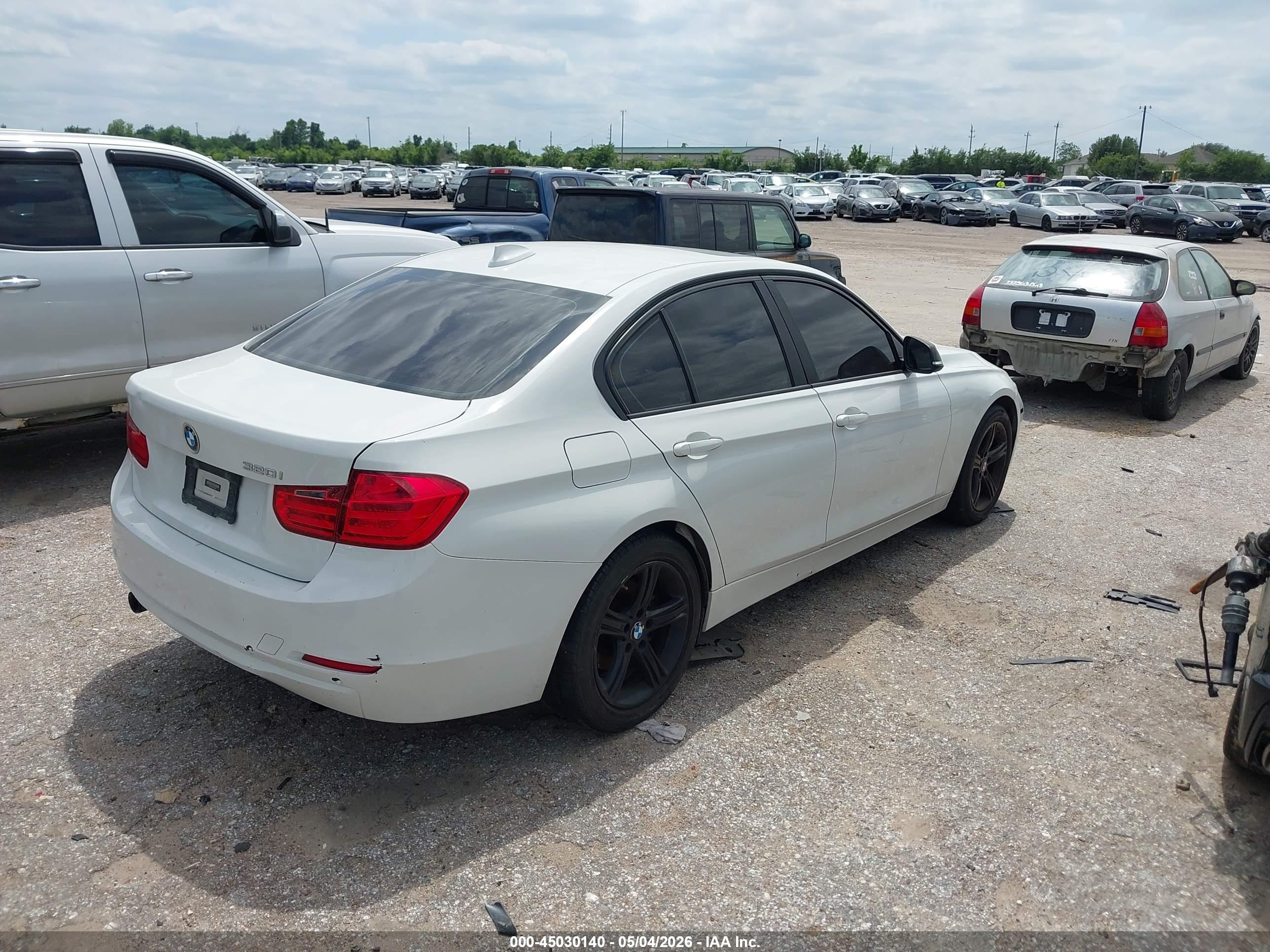 BMW 320I image 4