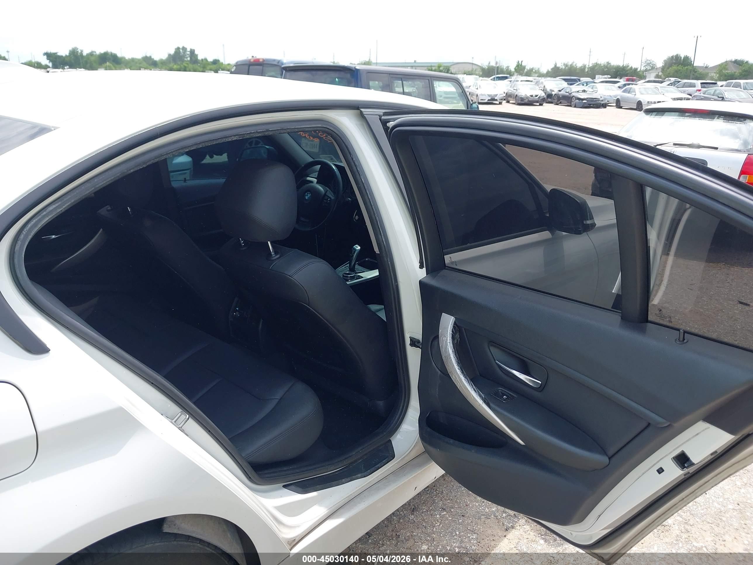 BMW 320I image 8