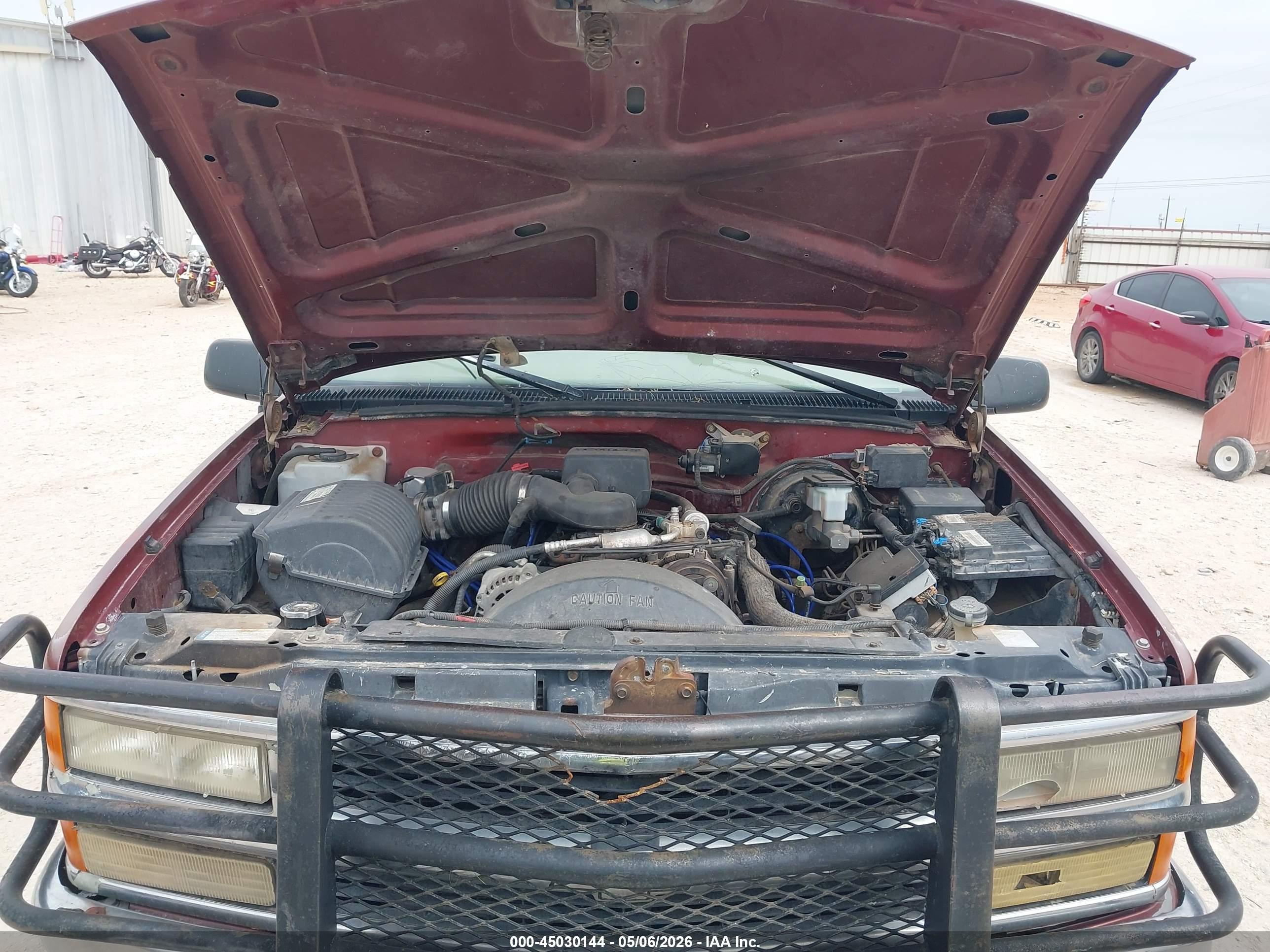 CHEVROLET C2500 image 10