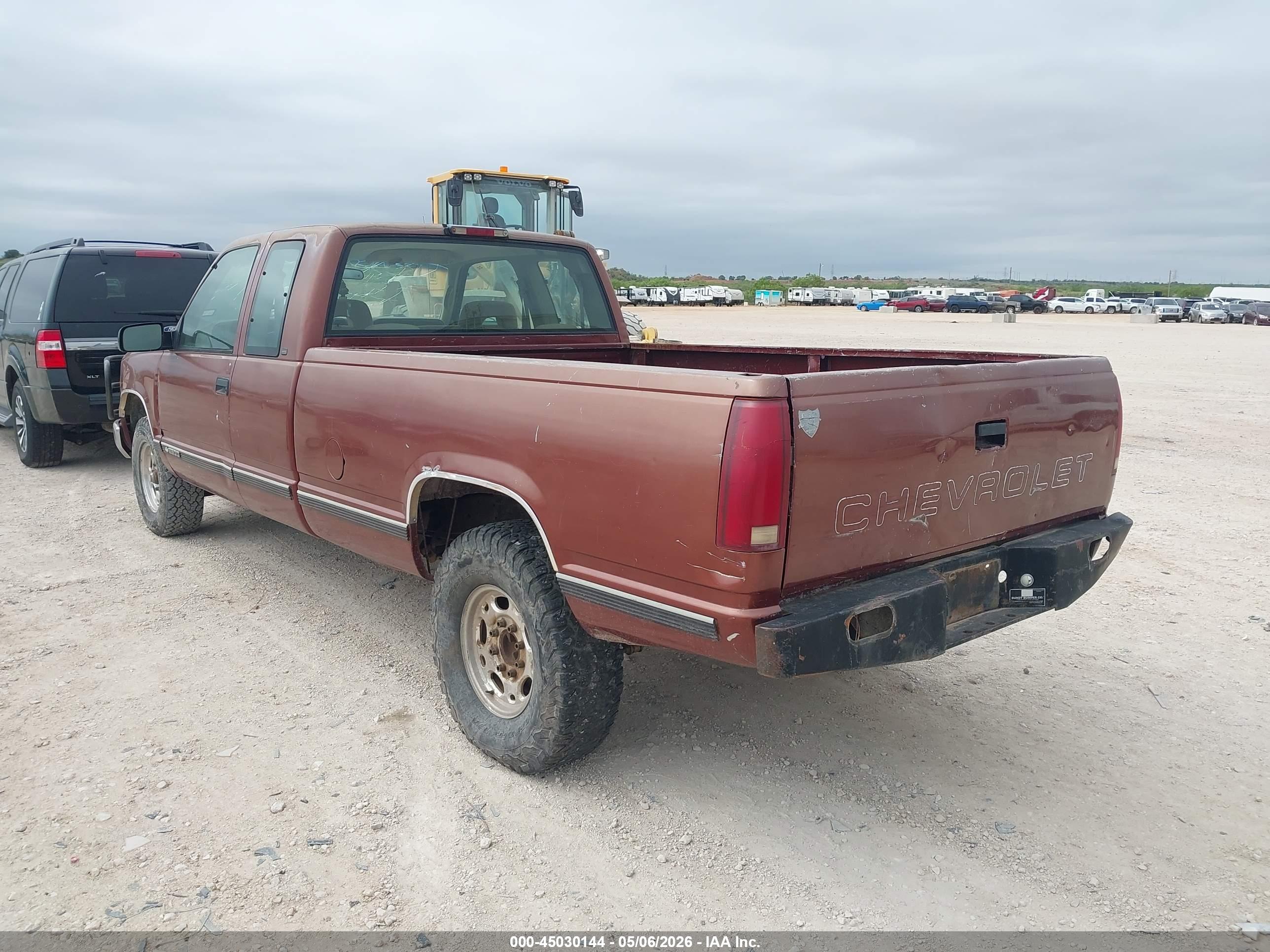 CHEVROLET C2500 image 3