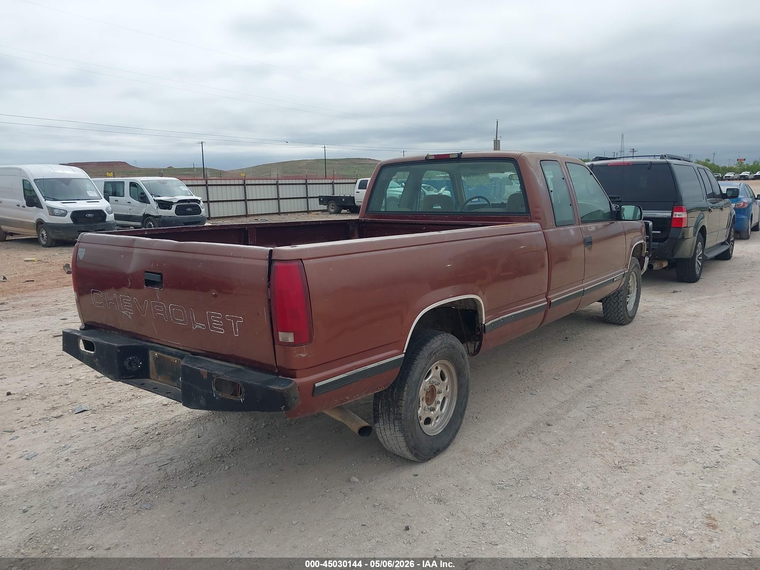 CHEVROLET C2500 image 4
