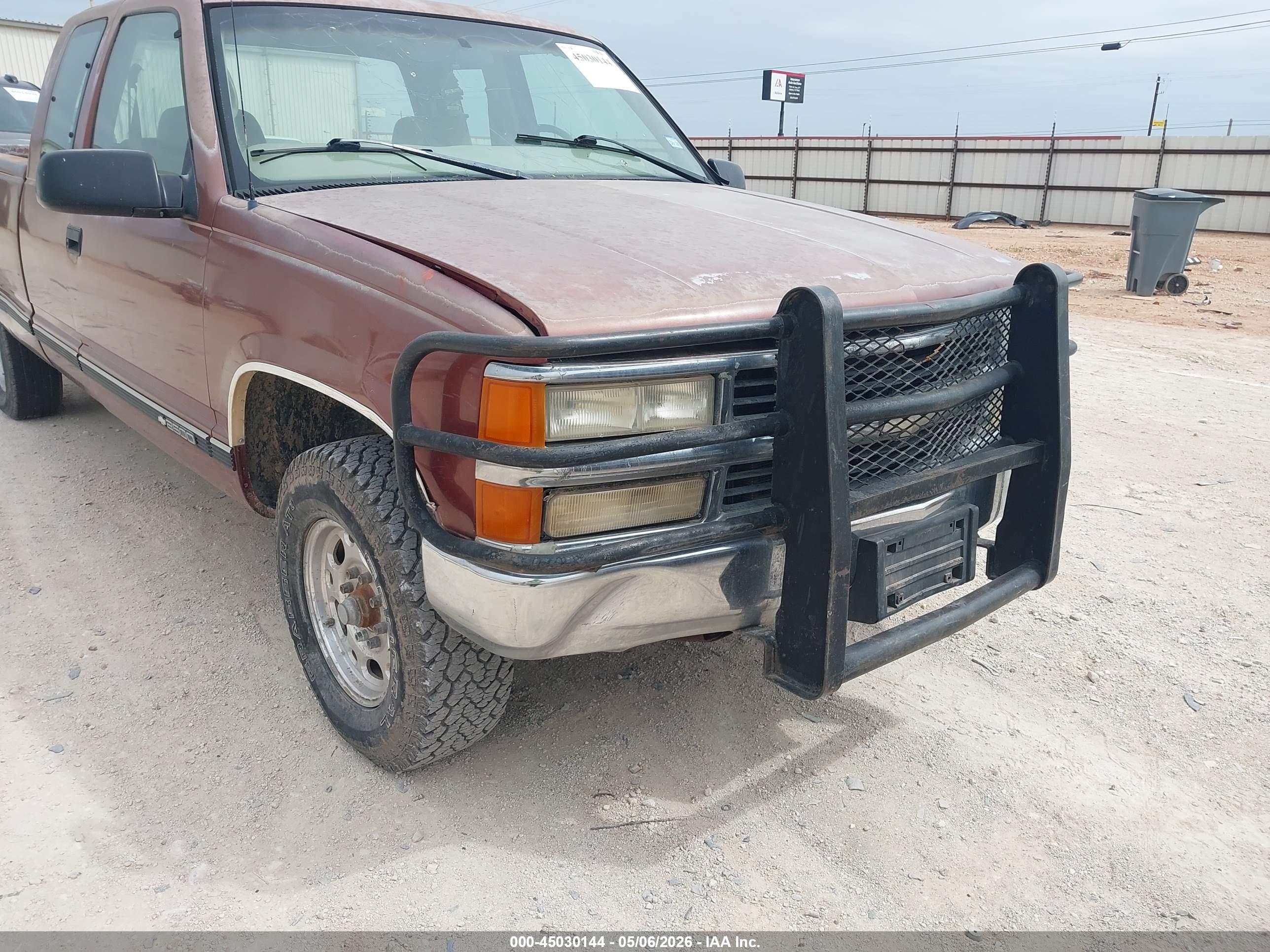 CHEVROLET C2500 image 6
